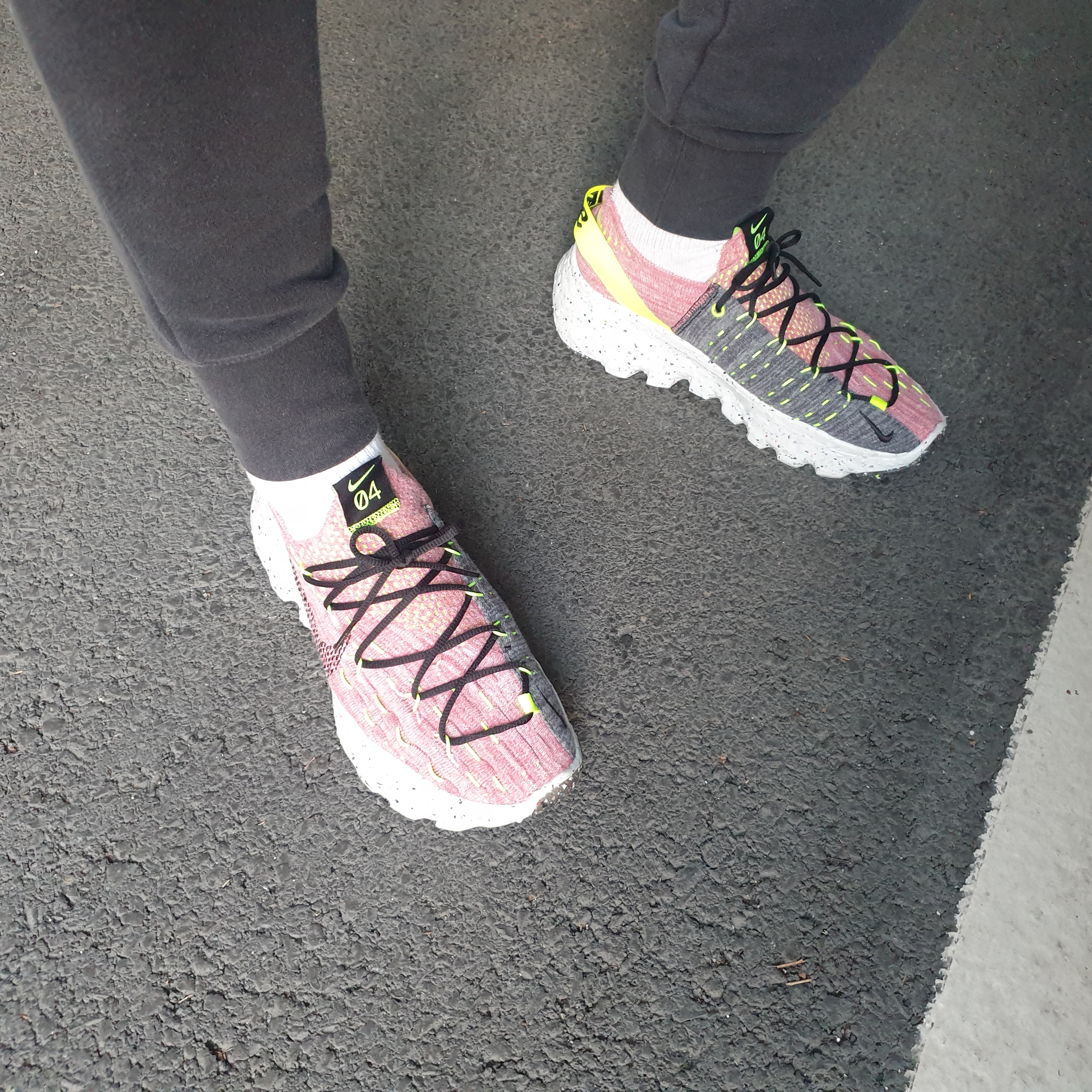 Nike Space Hippie 04 Lemon Venom 착용 스타일