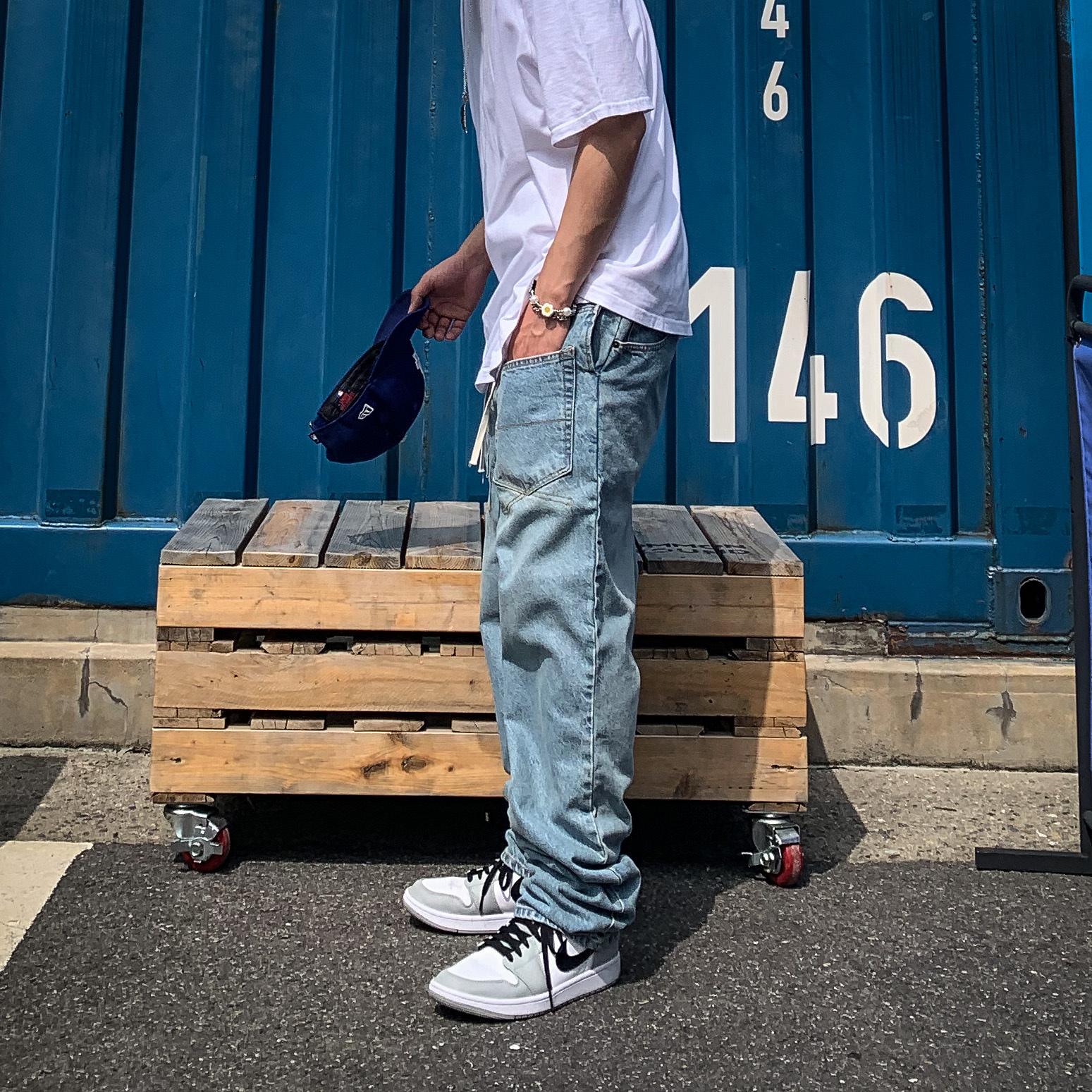 Jordan 1 Mid Light Smoke Grey 착용 스타일 - 2