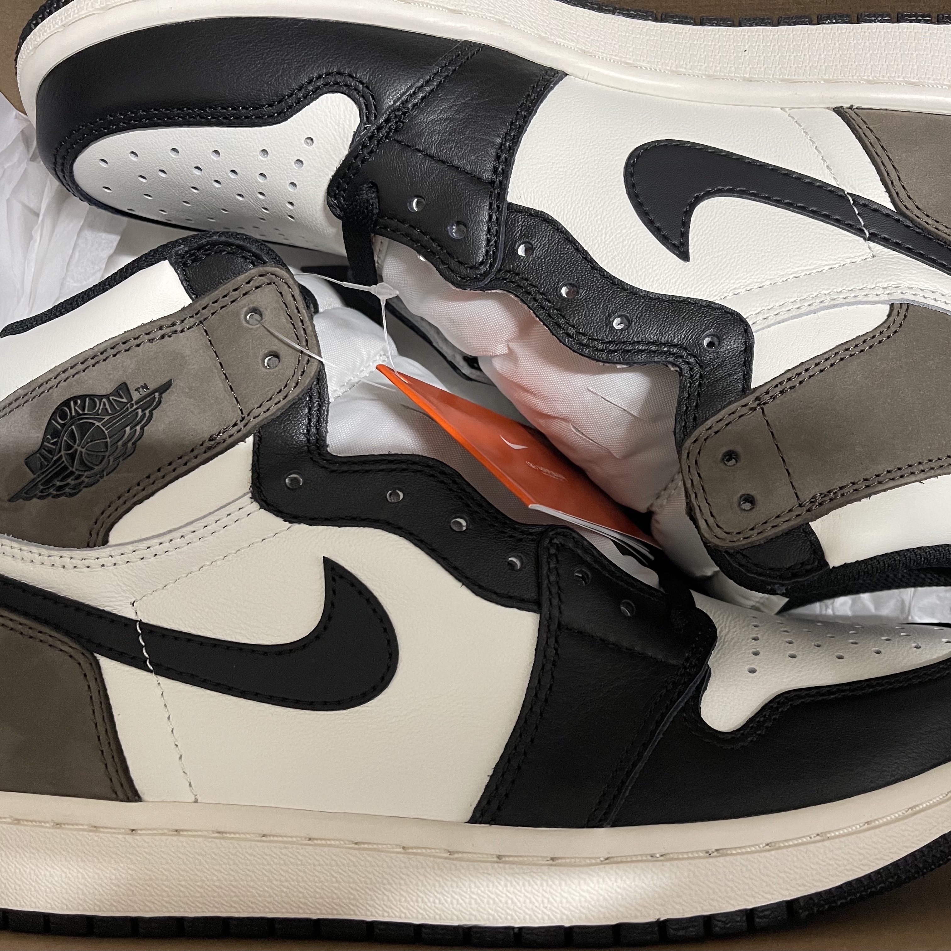 Jordan 1 Retro High OG Black Mocha 착용 스타일