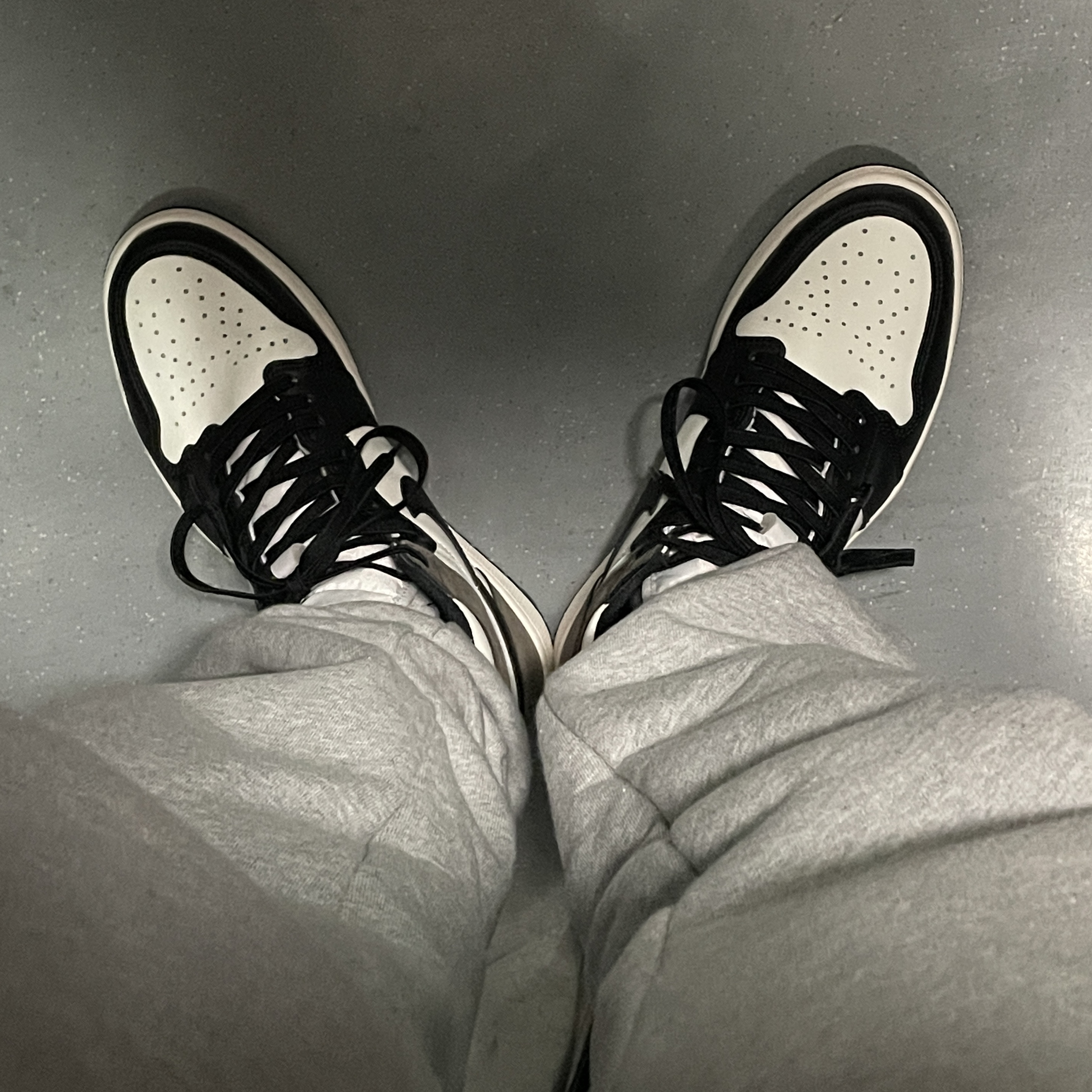 Jordan 1 Retro High OG Black Mocha 착용 스타일