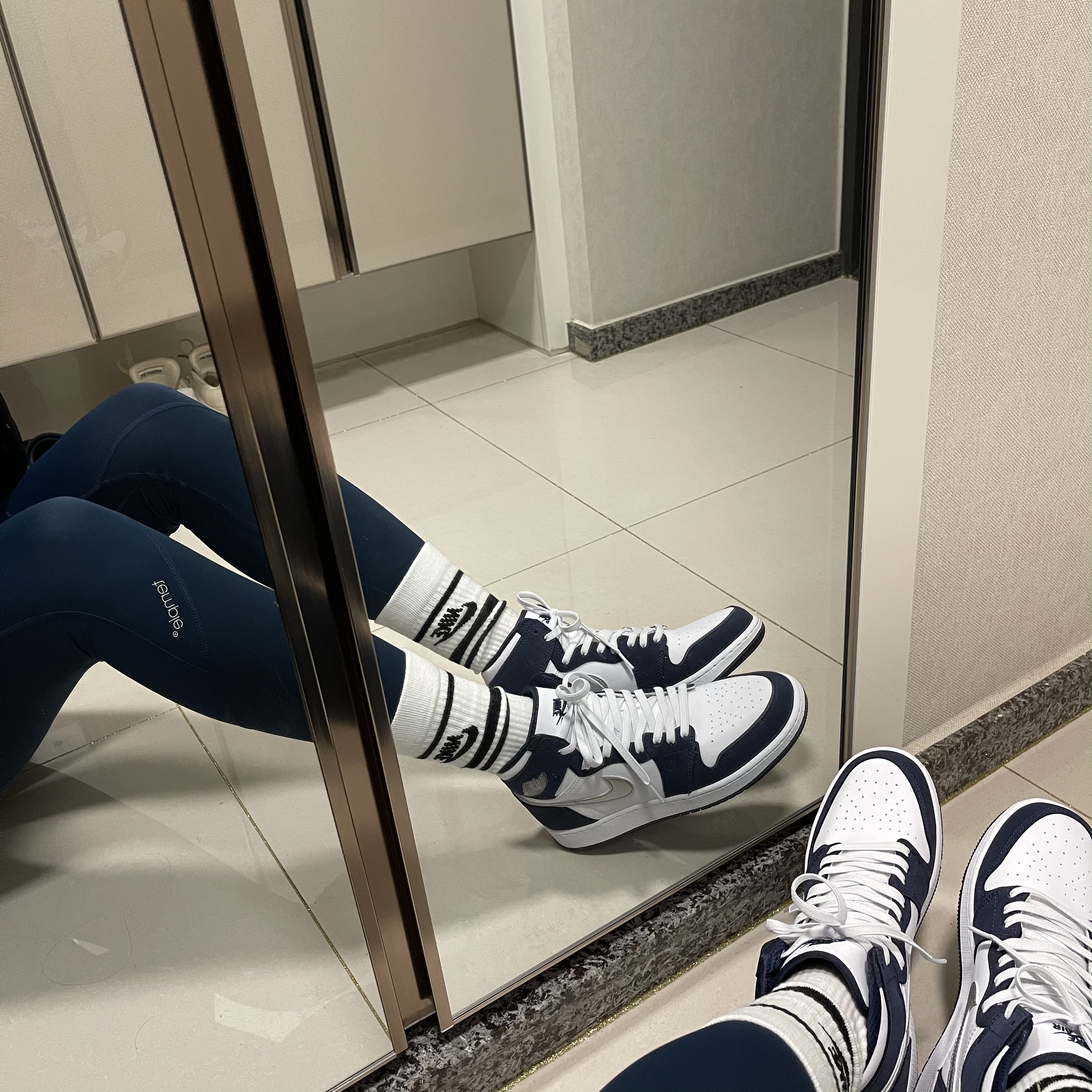 Jordan 1 Retro High OG CO.JP Midnight Navy, (GS) Jordan 1 Retro High OG CO.JP Midnight Navy 착용 스타일 - 3