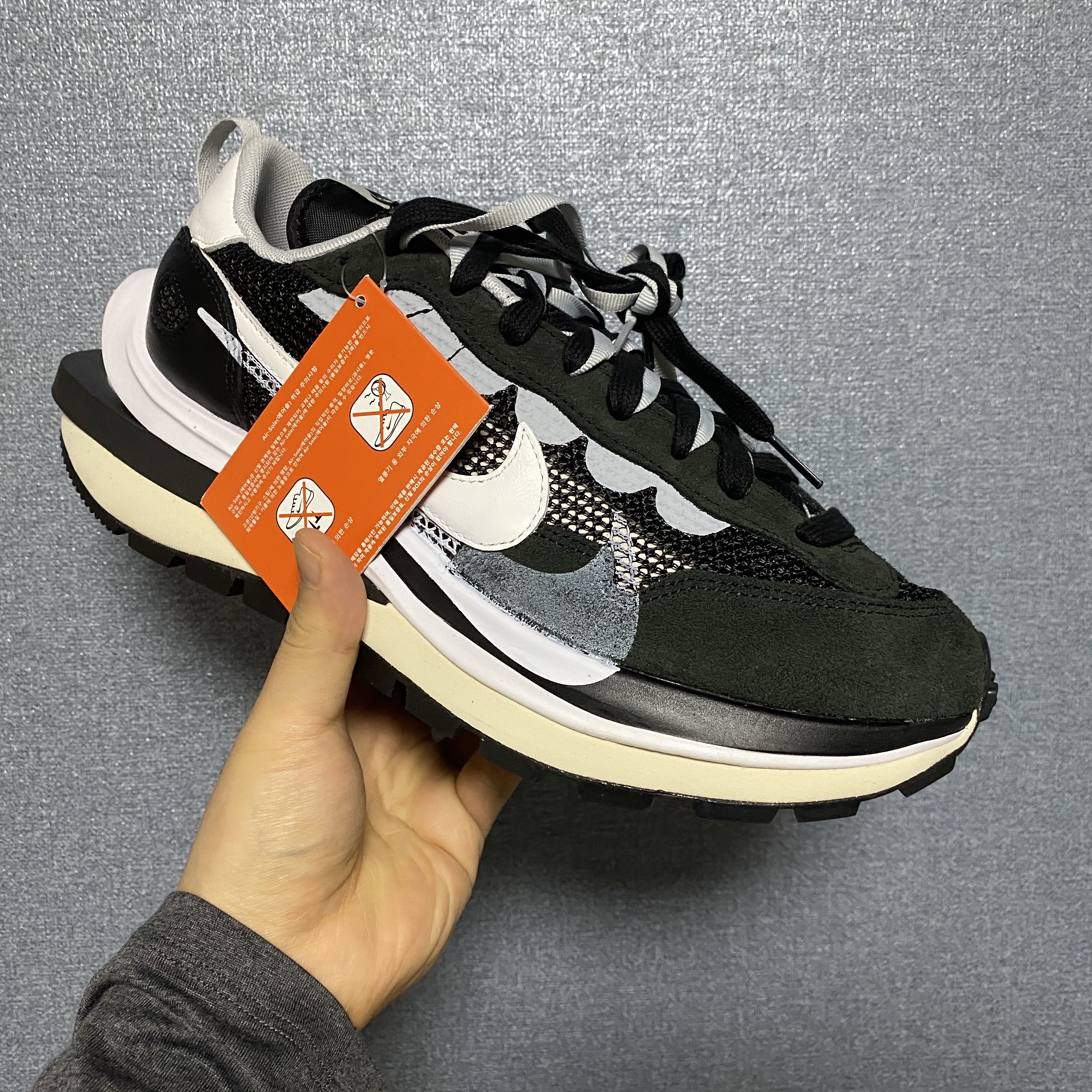 Nike x Sacai VaporWaffle Black White 착용 스타일