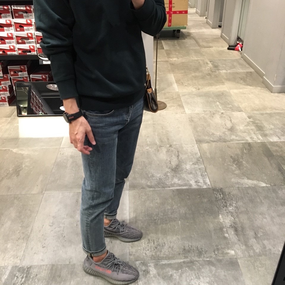 Adidas Yeezy Boost 350 V2 Beluga 2.0 착용 스타일