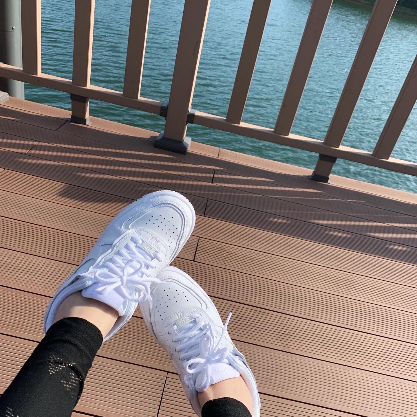 (W) Nike Air Force 1 Shadow Triple White 착용 스타일 - 1