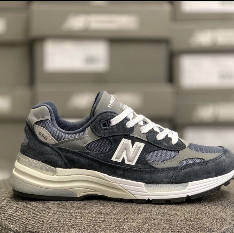 New Balance 992 Made in USA Navy 착용 스타일 - 2