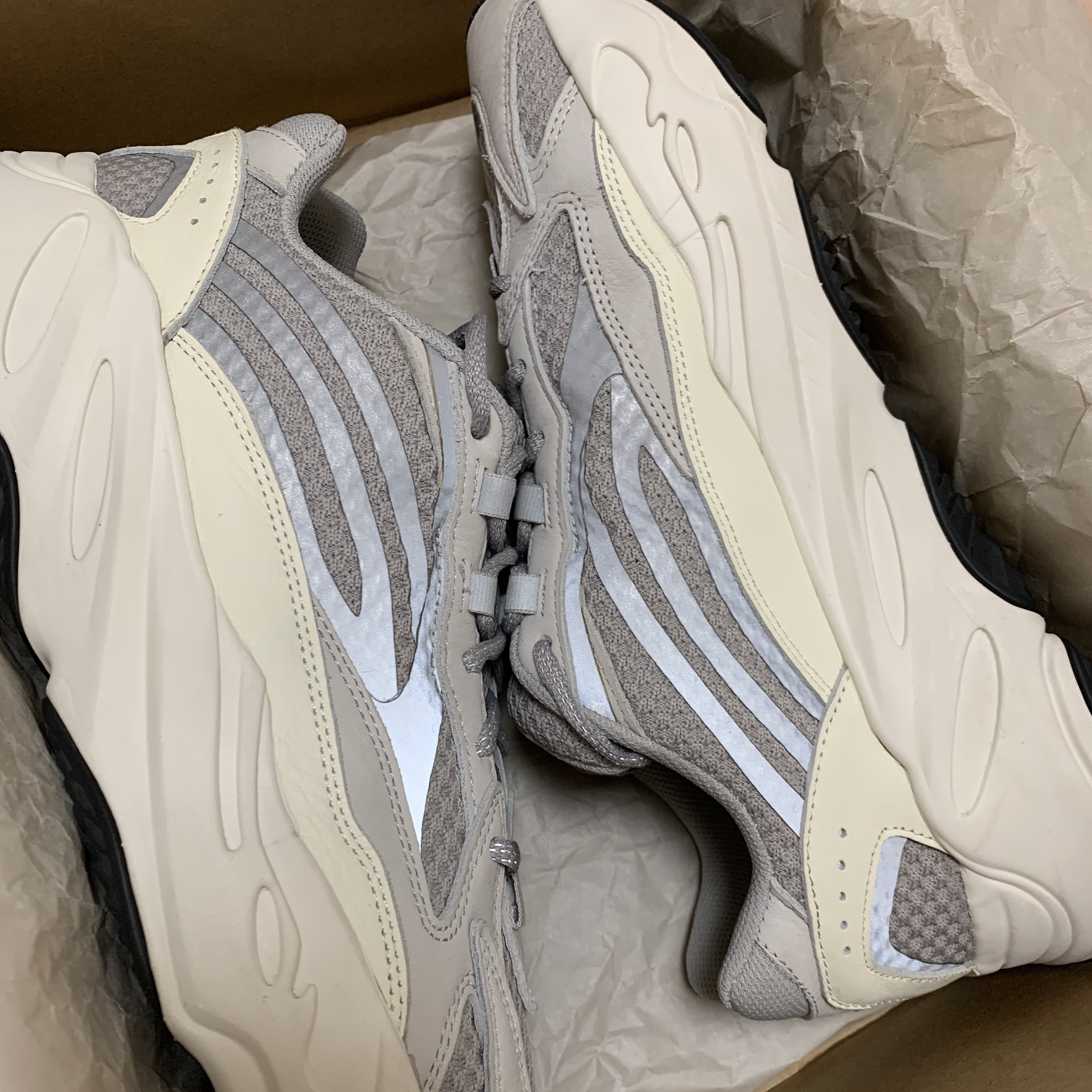 Adidas Yeezy Boost 700 V2 Static 2018 착용 스타일