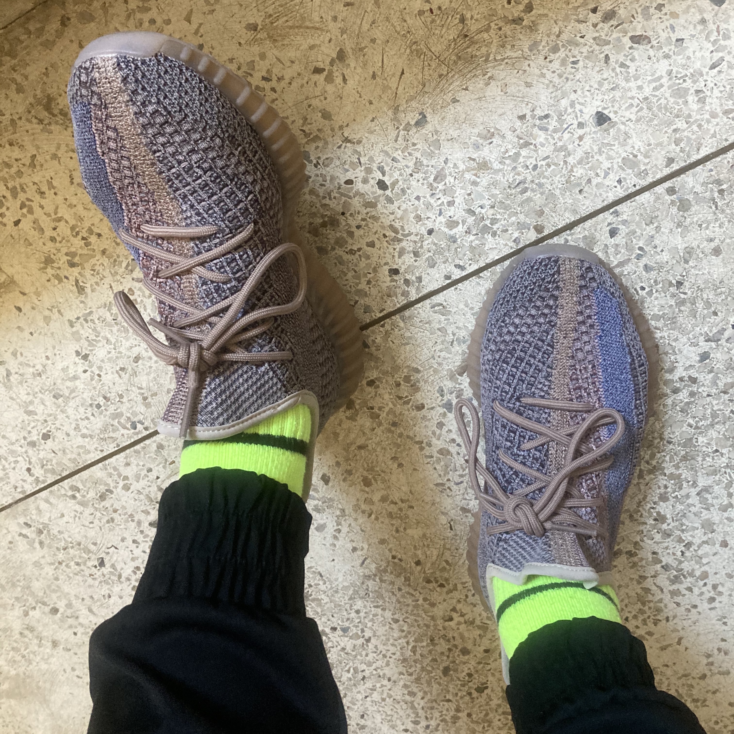 Adidas Yeezy Boost 350 V2 Fade 착용 스타일