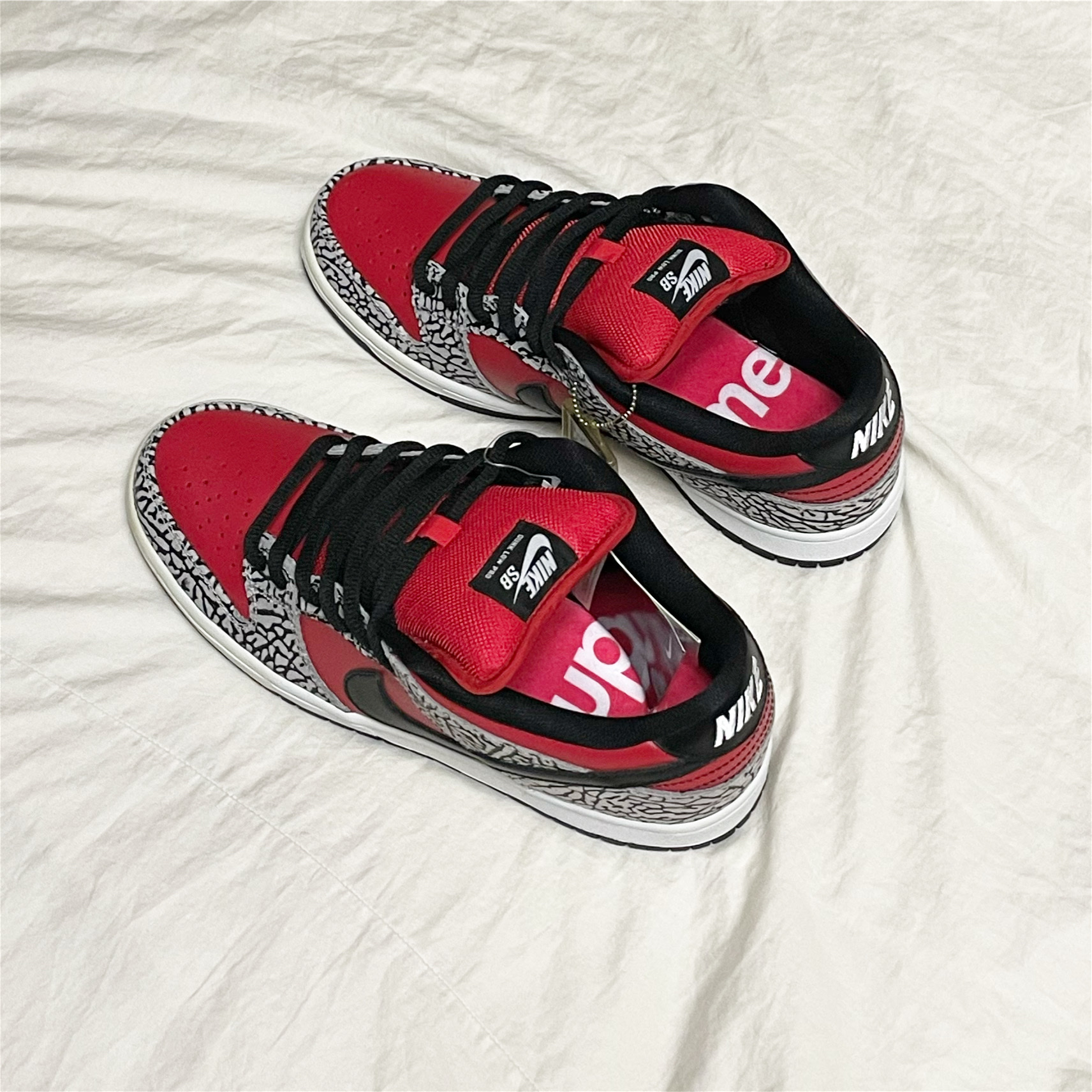 Nike x Supreme SB Dunk Low Red Cement 2012 착용 스타일