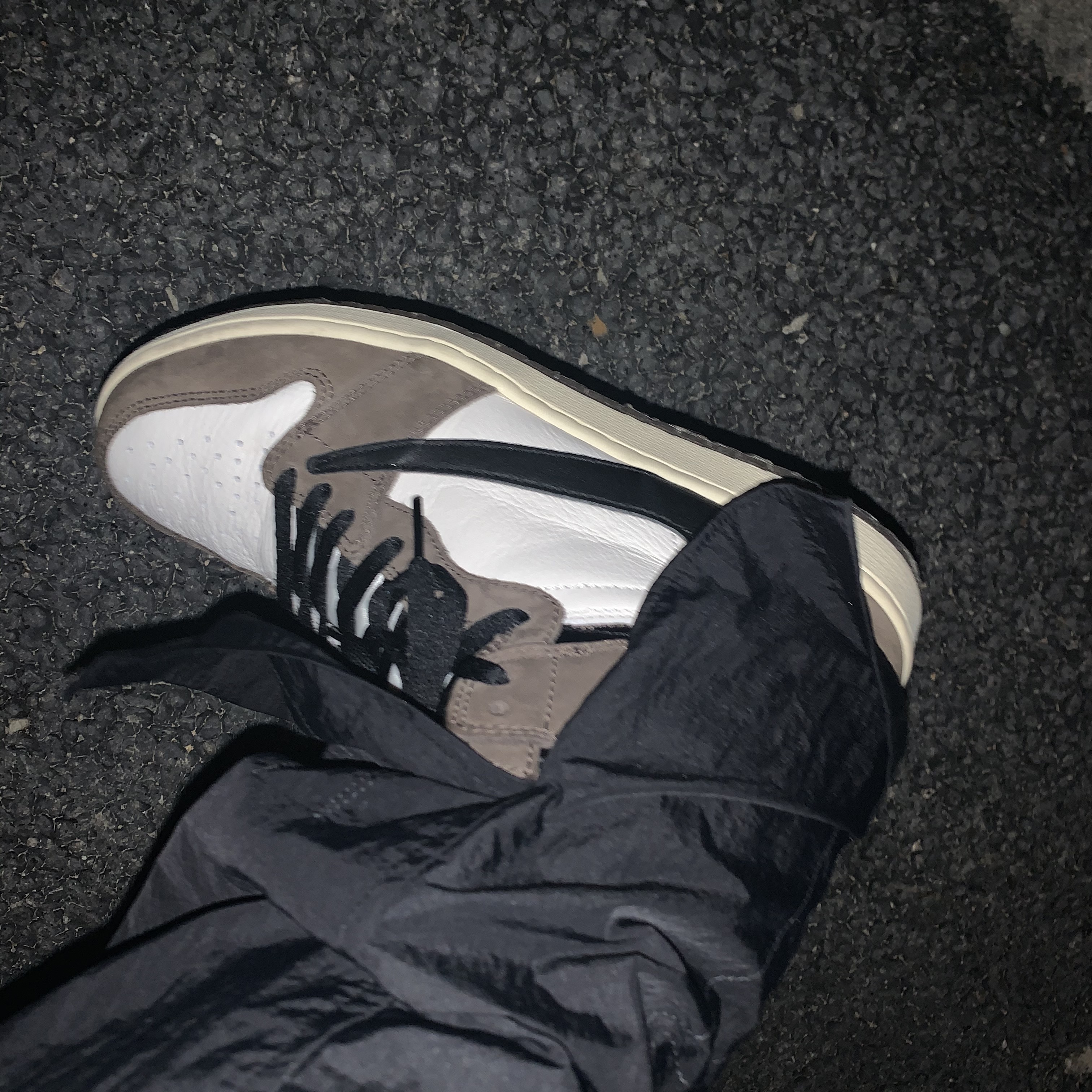Jordan 1 x Travis Scott Retro High OG SP Mocha 착용 스타일