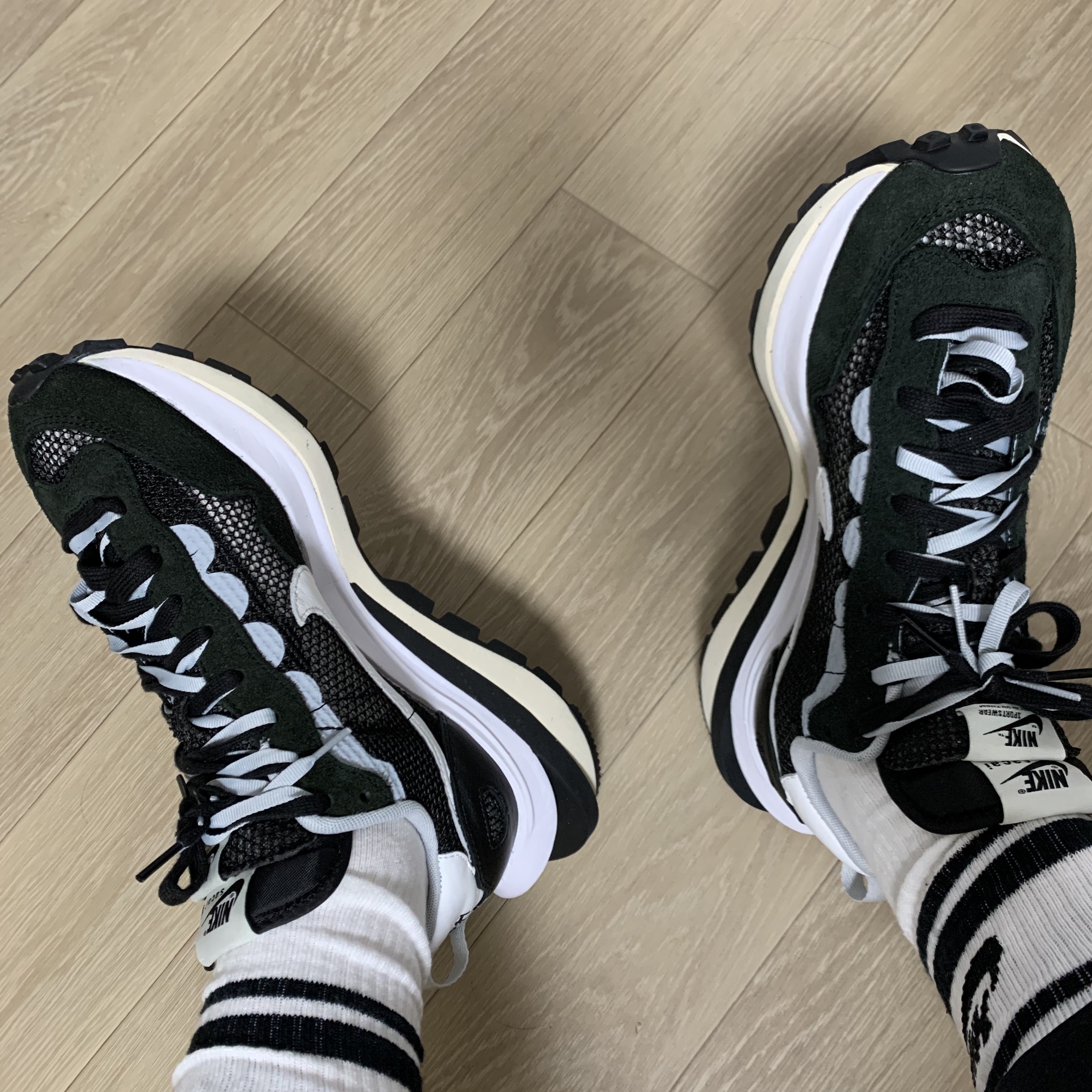 Nike x Sacai VaporWaffle Black White 착용 스타일