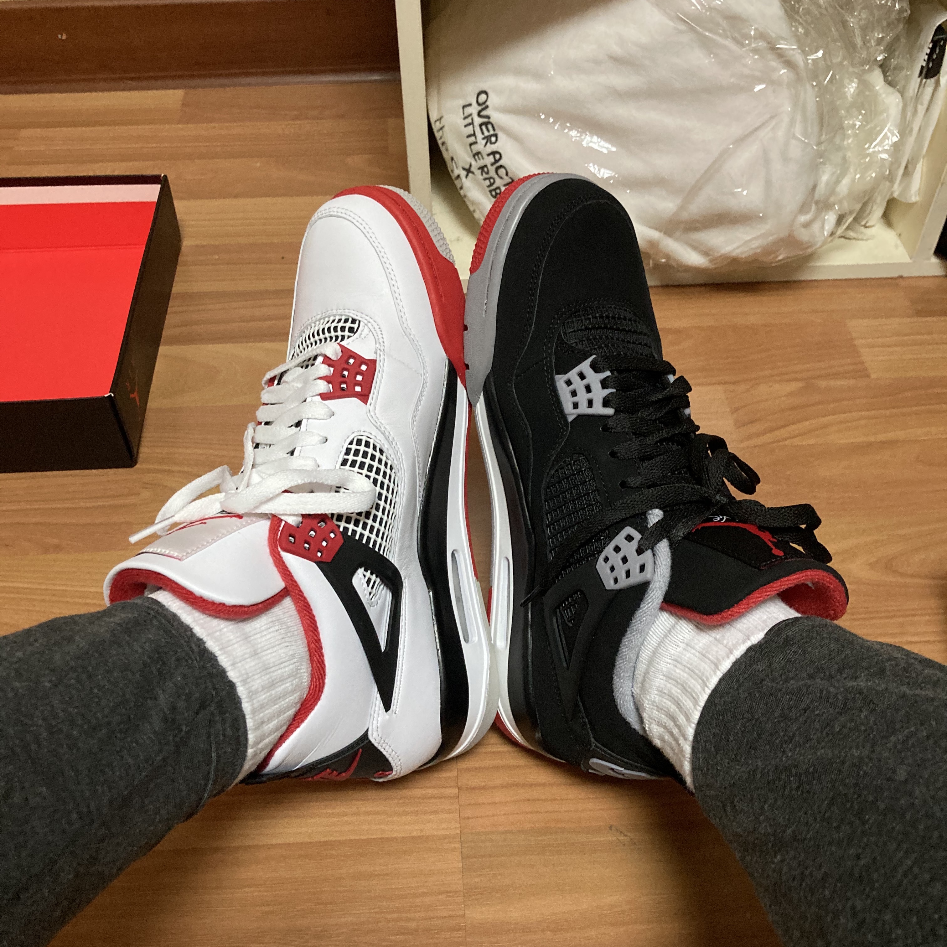 Jordan 4 Retro OG Fire Red 2020, Jordan 4 Retro Bred 2019 착용 스타일