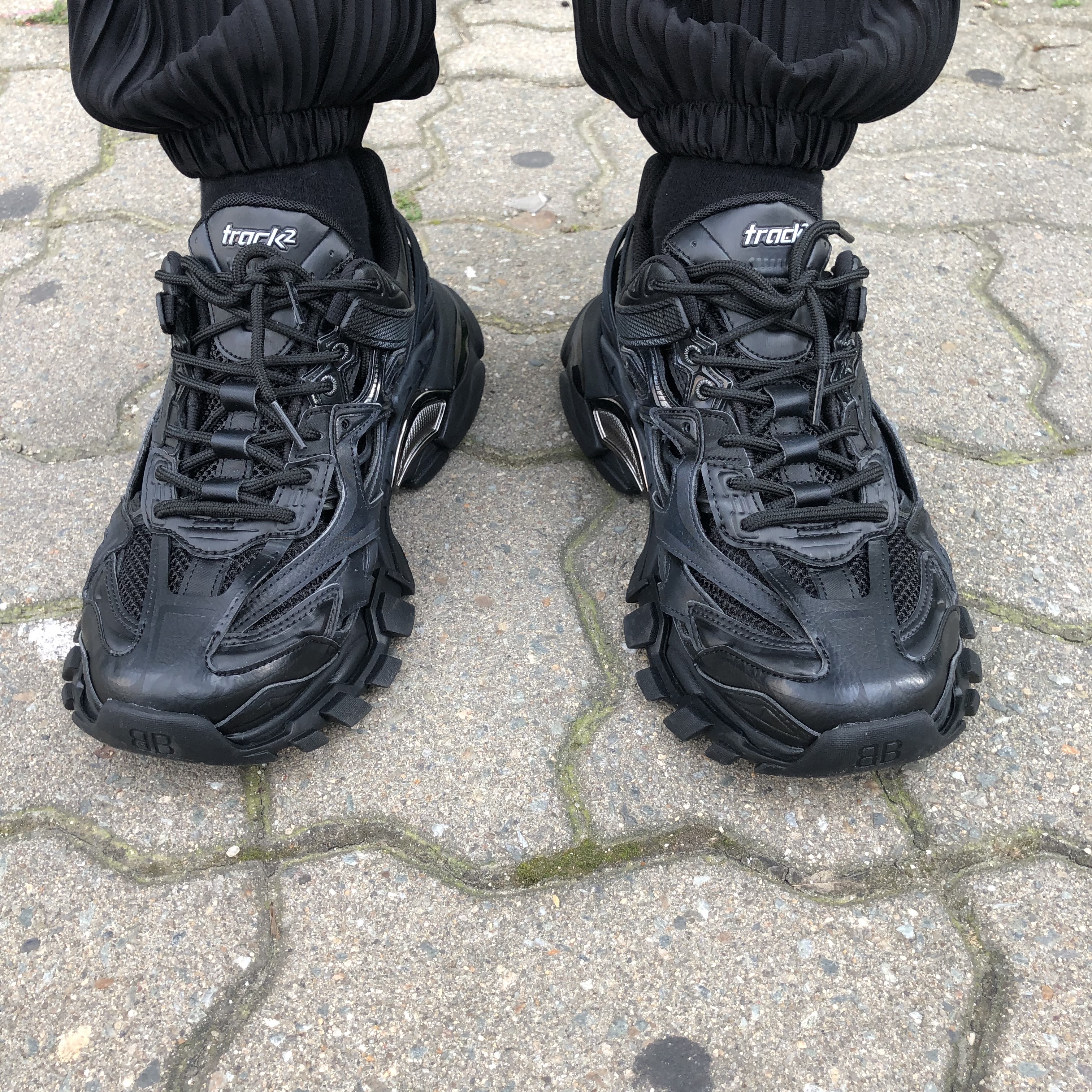 Balenciaga Track.2 Sneakers Black 착용 스타일