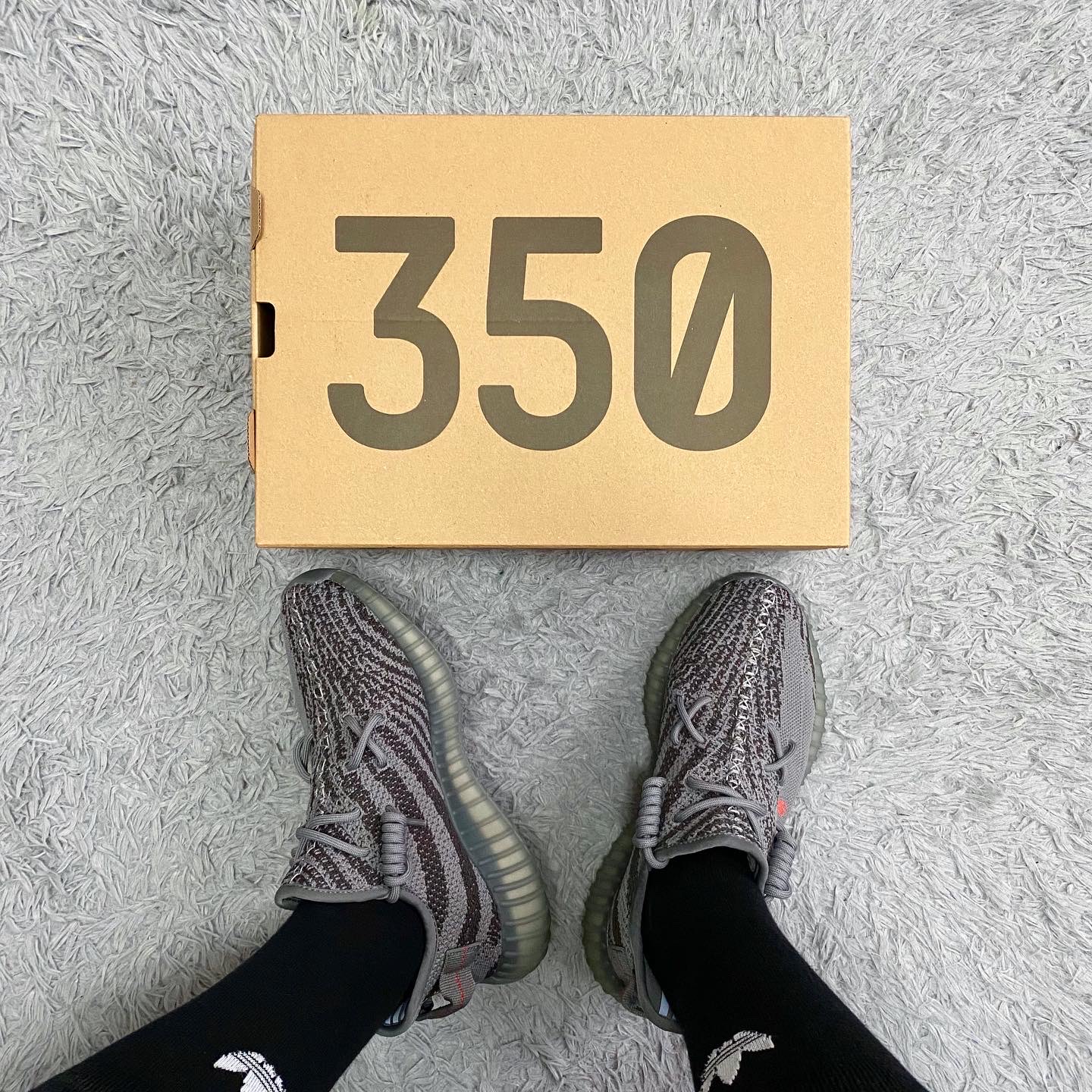 Adidas Yeezy Boost 350 V2 Beluga 2.0 착용 스타일