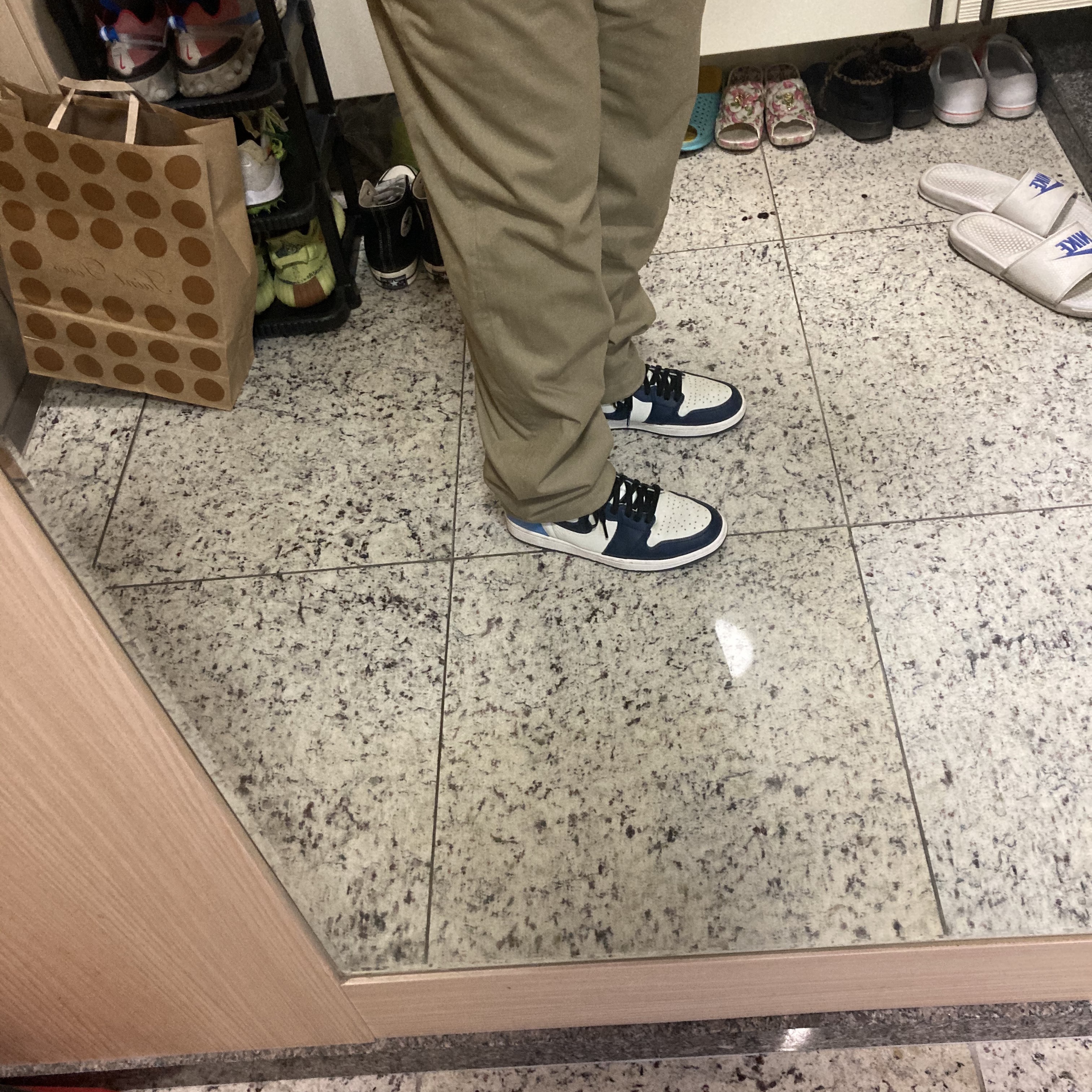 Jordan 1 Retro High Obsidian UNC 착용 스타일 - 2