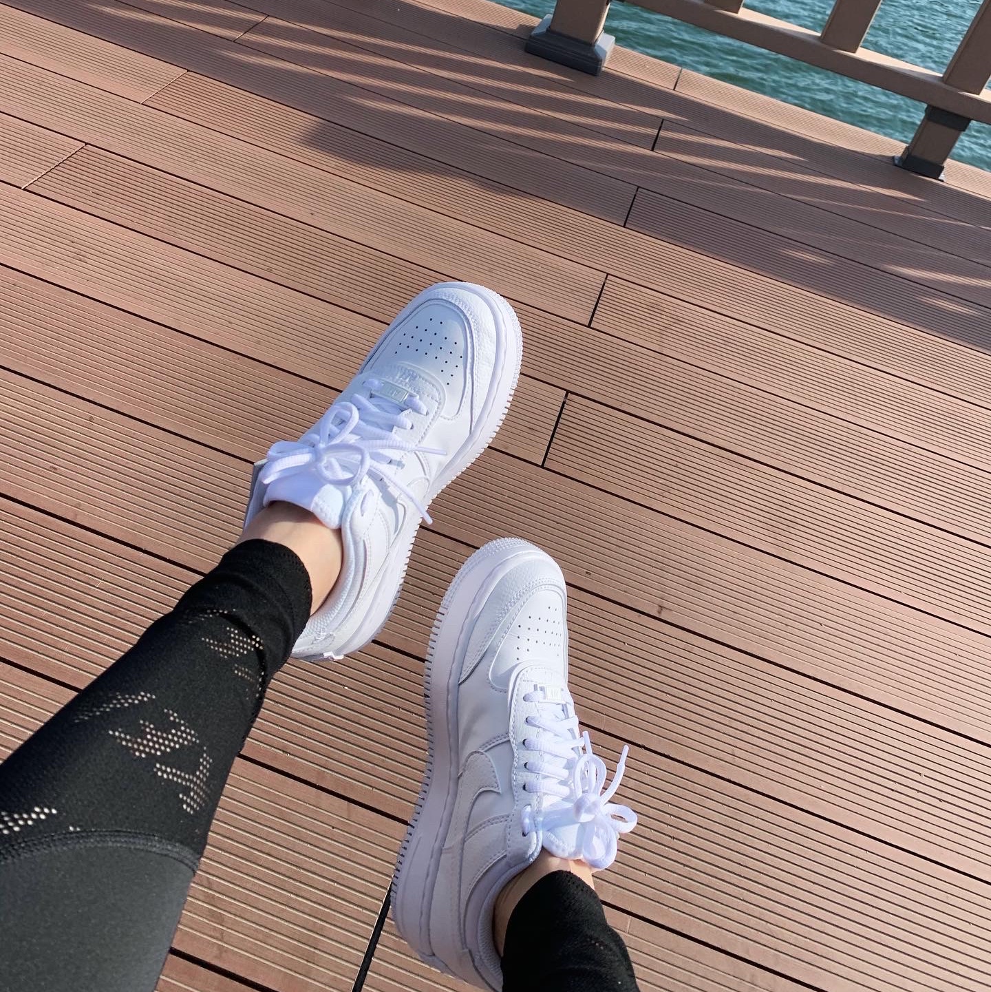 (W) Nike Air Force 1 Shadow Triple White 착용 스타일 - 2