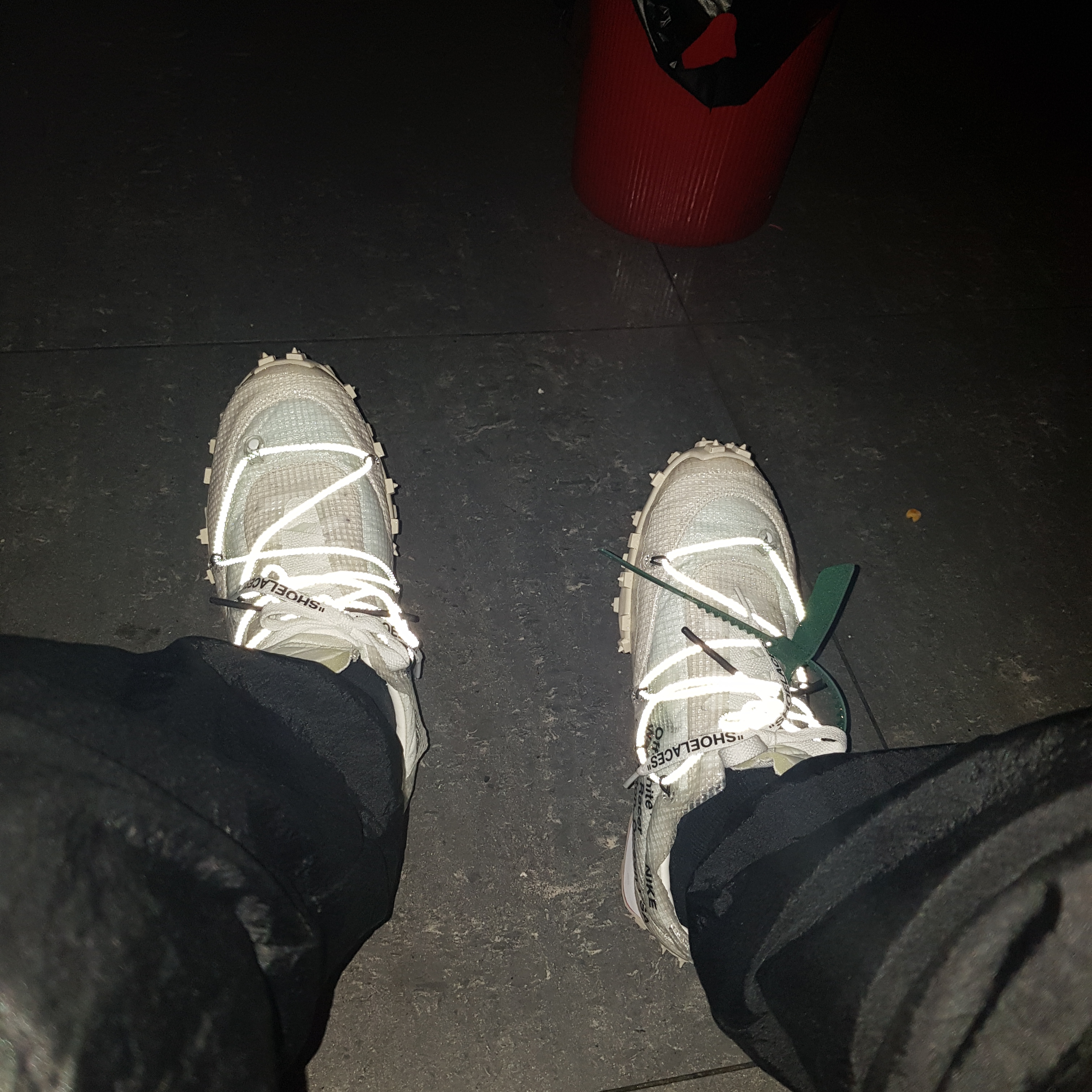 (W) Nike x Off-White Waffle Racer White 착용 스타일