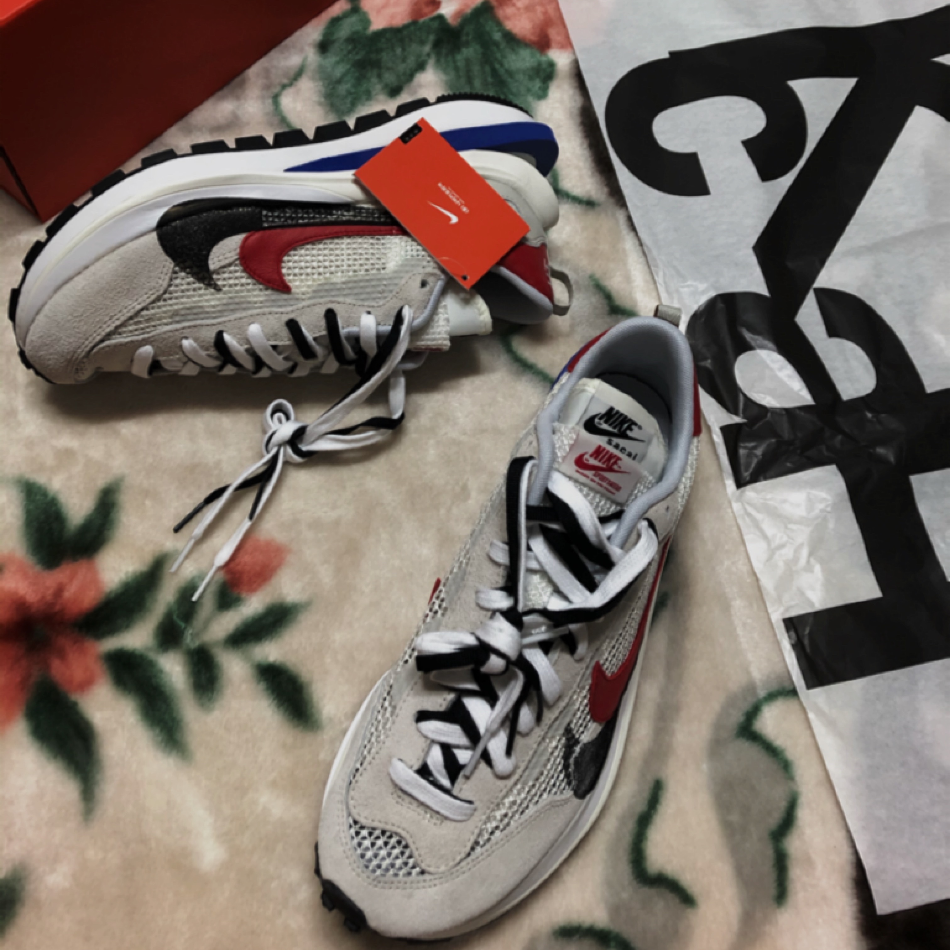 Nike x Sacai VaporWaffle Royal Fuchsia 착용 스타일 - 2