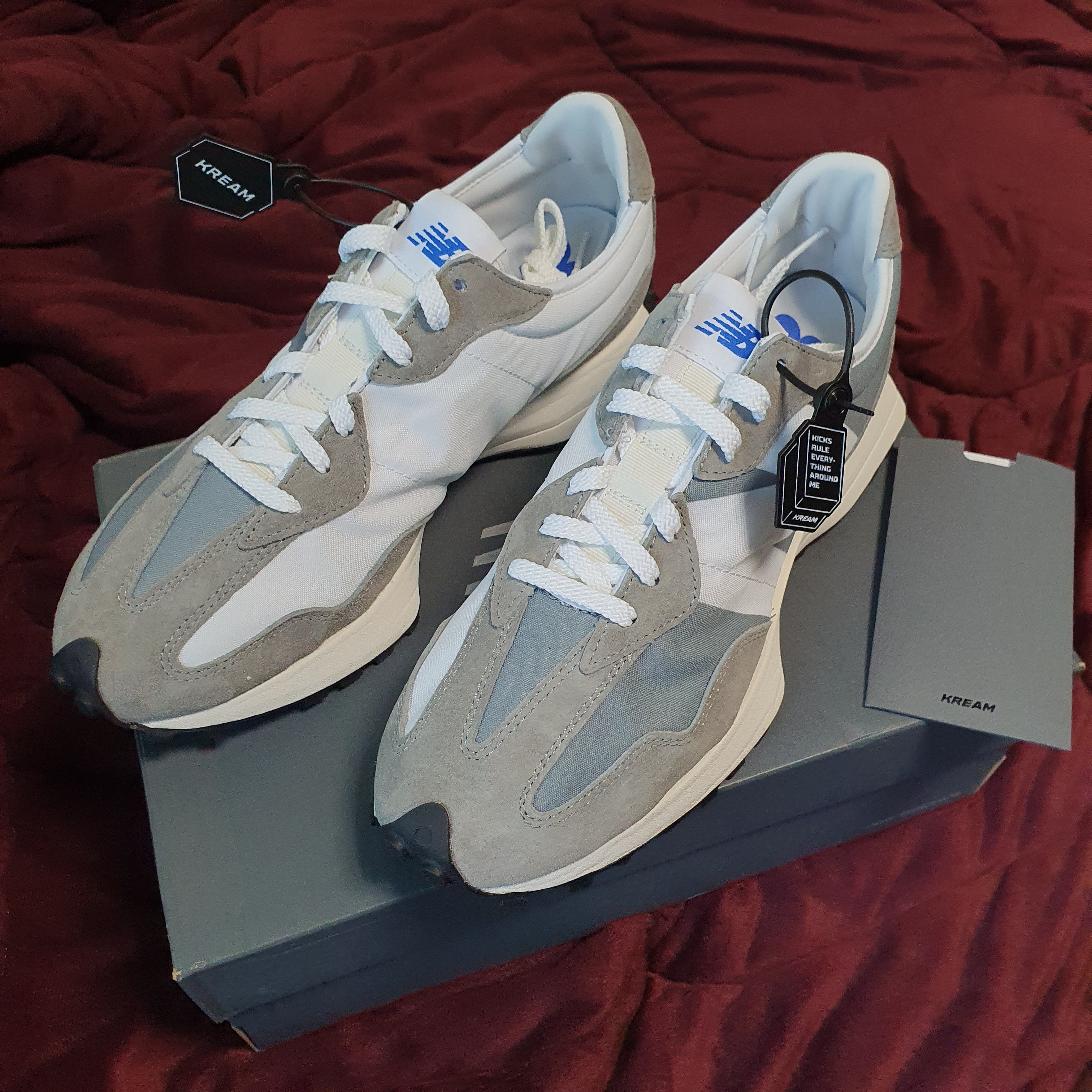 New Balance 327 Grey 착용 스타일