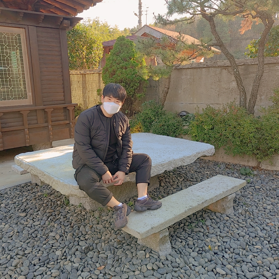 Adidas Yeezy 500 Utility Black 2018/2020 착용 스타일