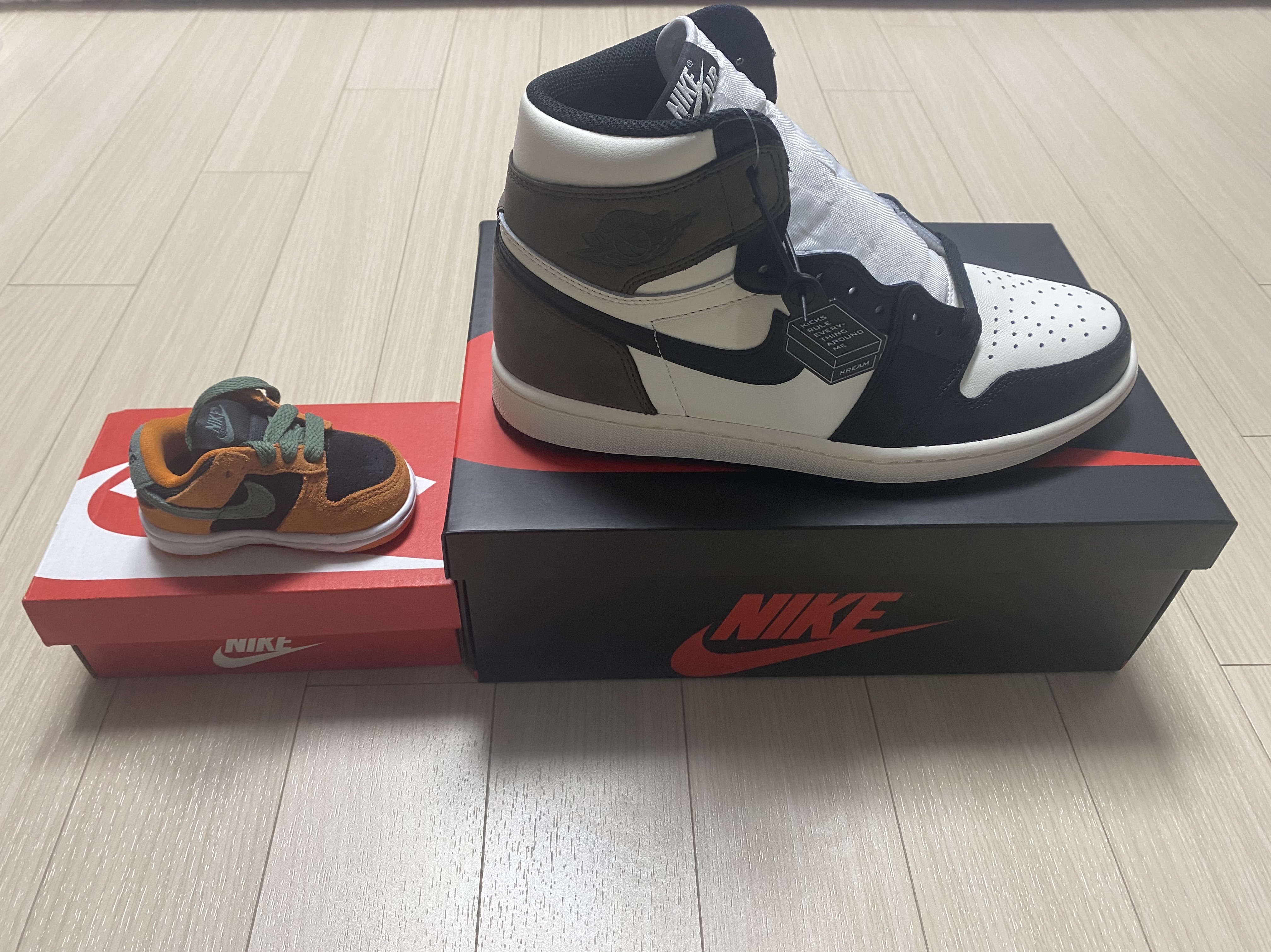 Jordan 1 Retro High OG Black Mocha 착용 스타일 - 2