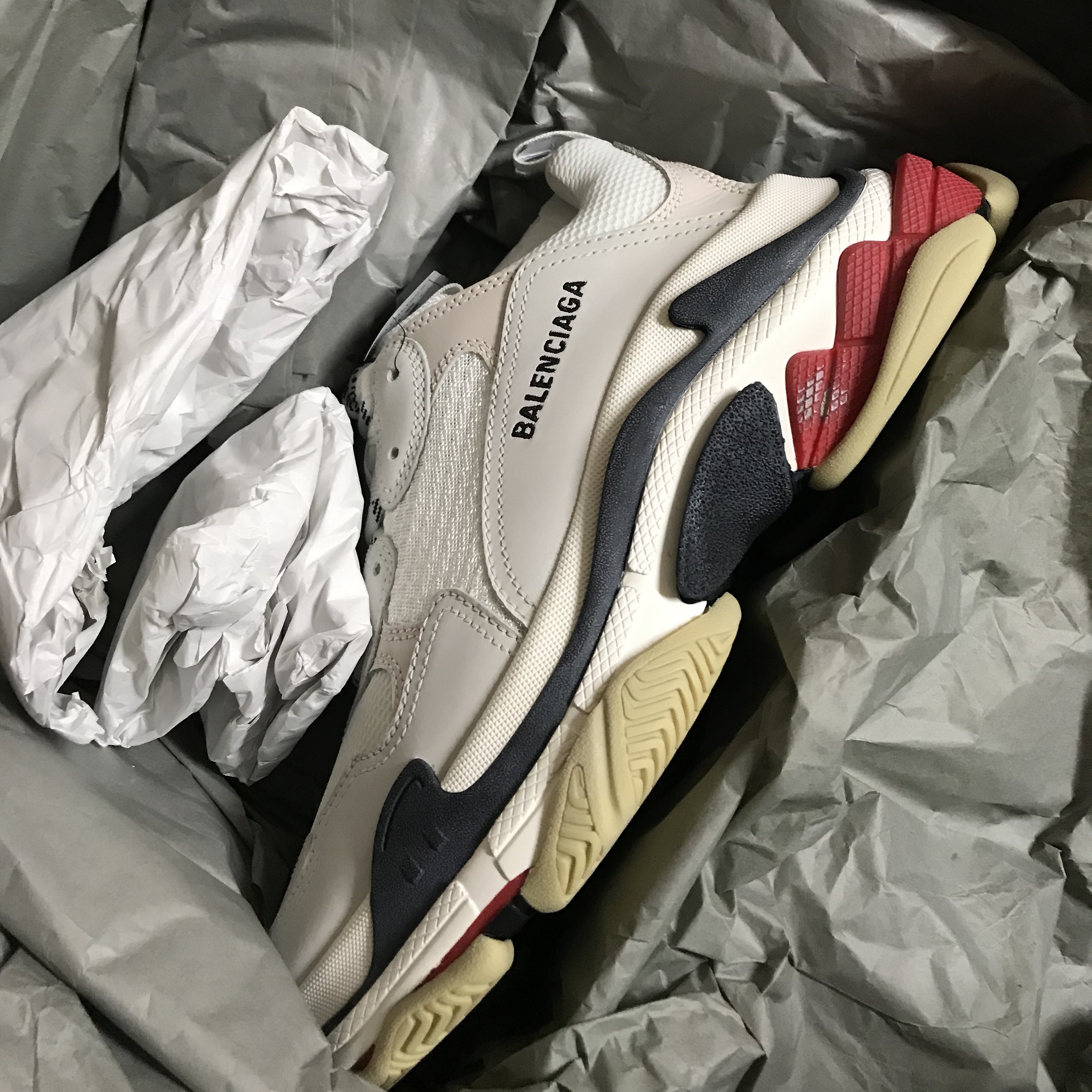 Balenciaga Triple S White Black Red 2019 착용 스타일