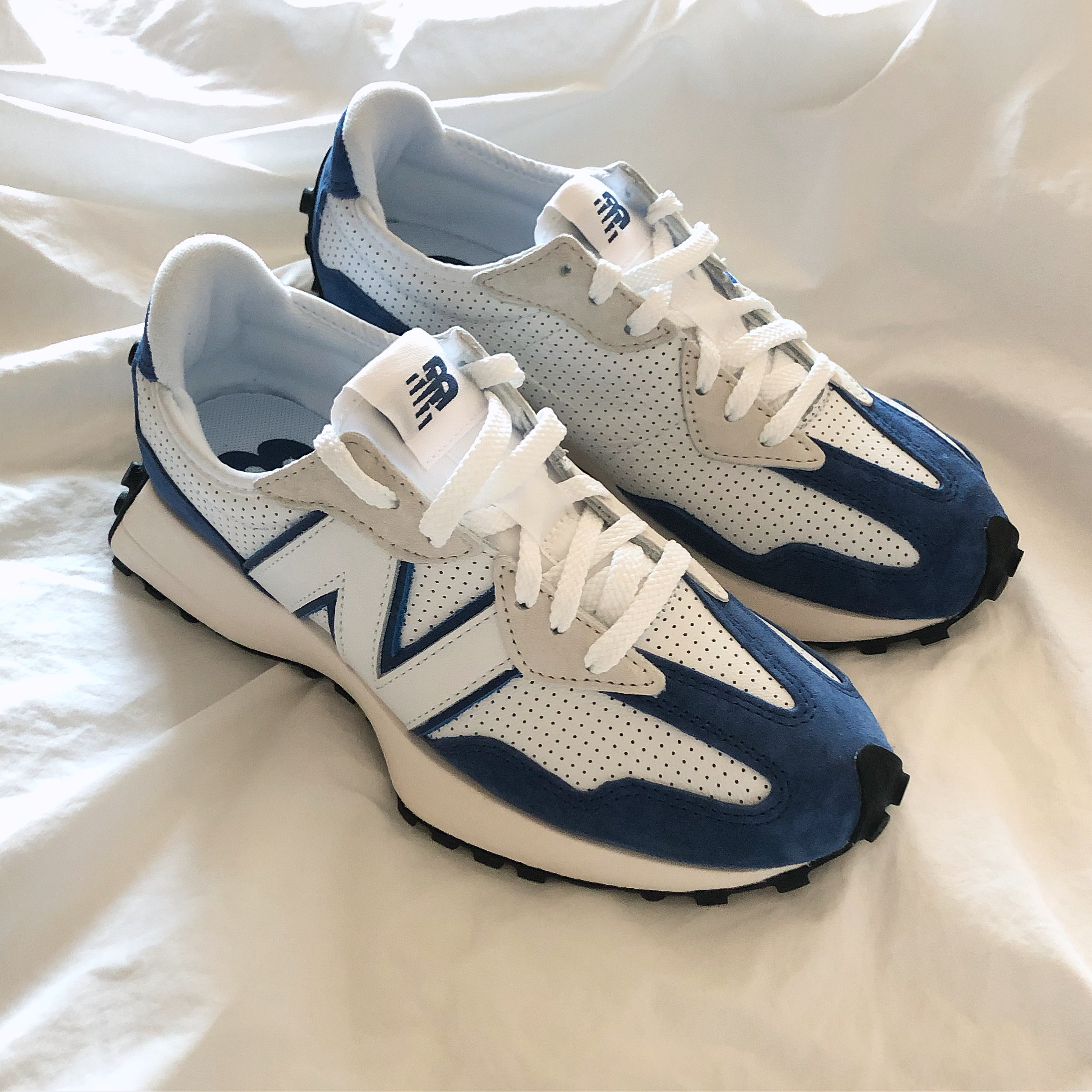 New Balance 327 Primary Pack Blue 착용 스타일