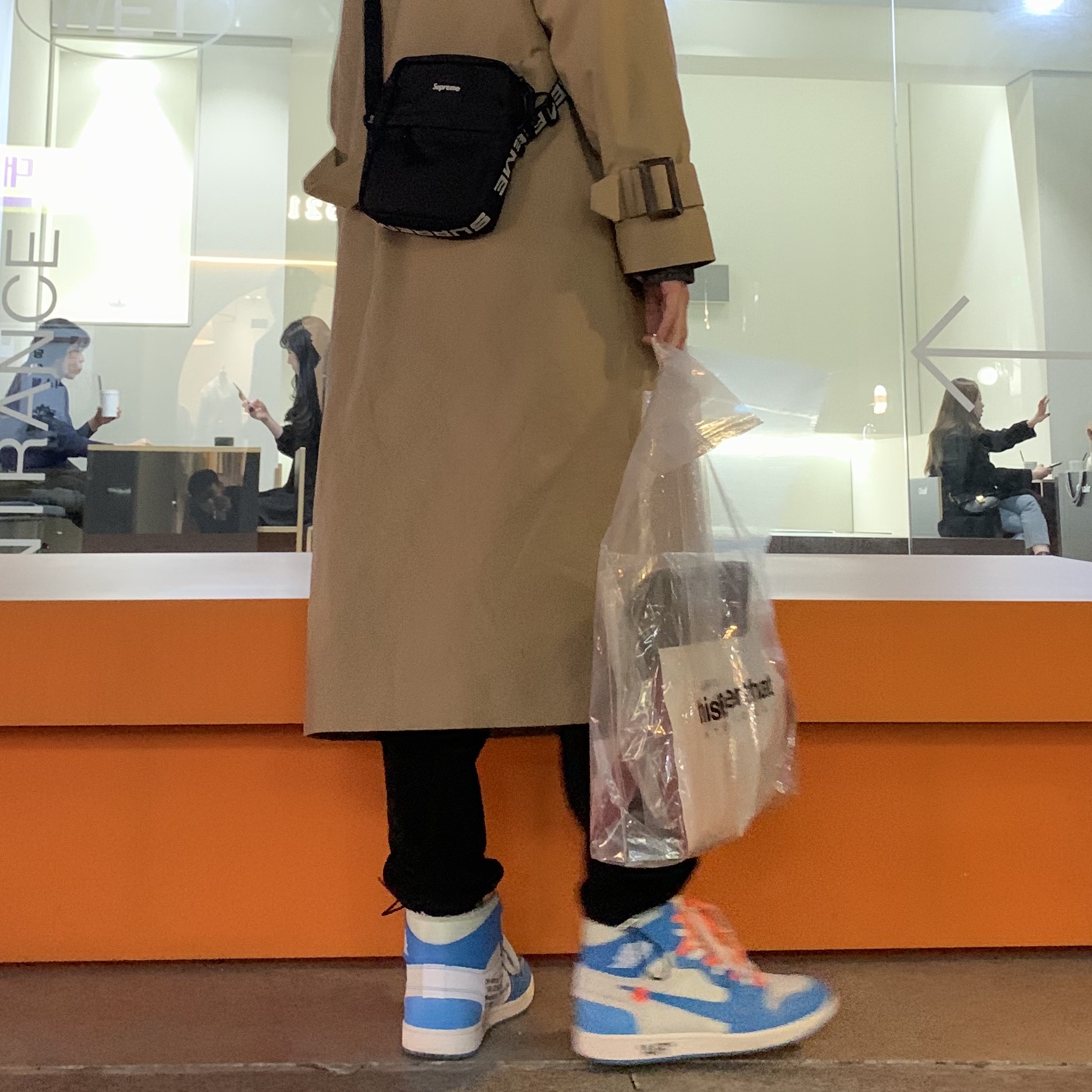 Jordan 1 x Off-White Retro High University Blue 착용 스타일