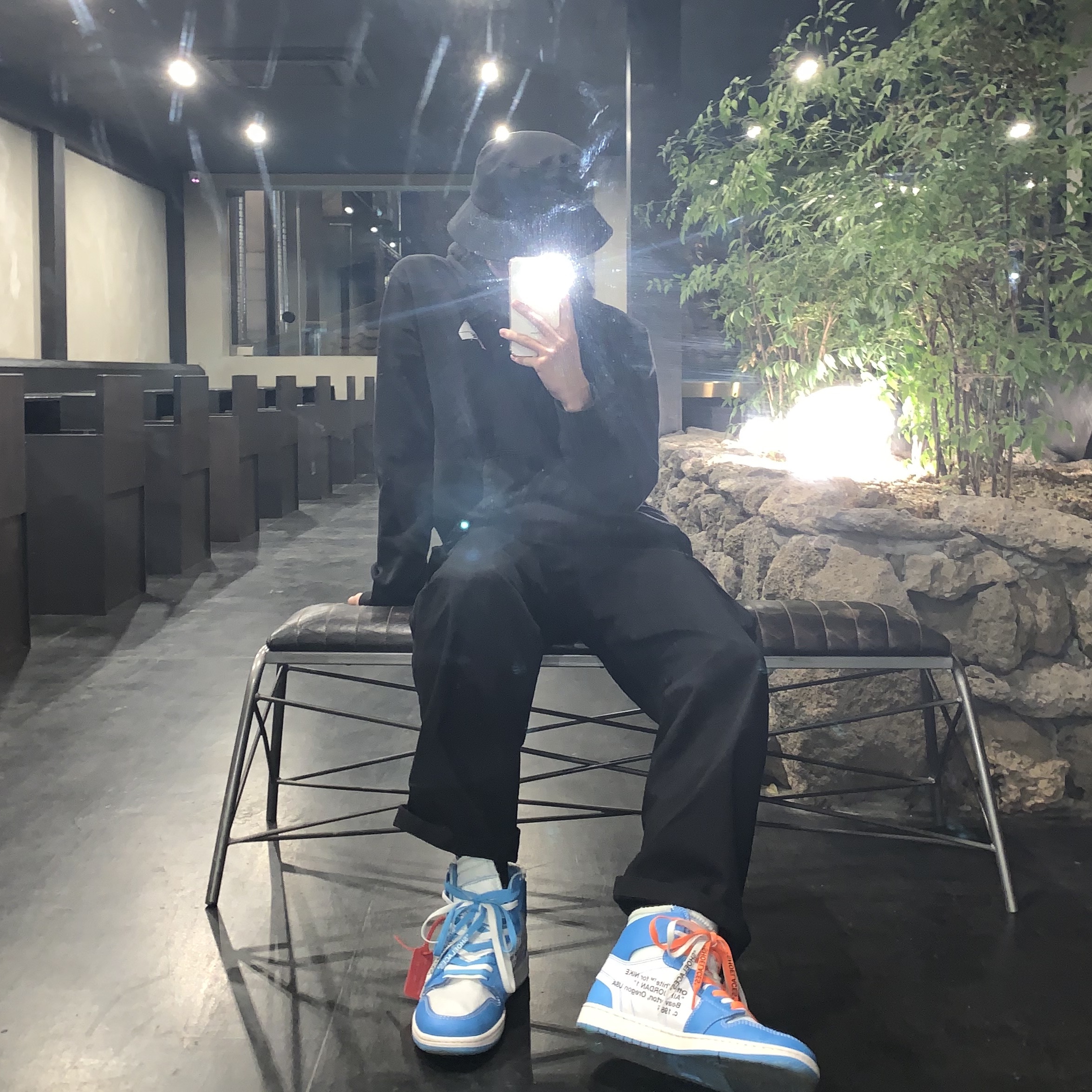 Jordan 1 x Off-White Retro High University Blue 착용 스타일