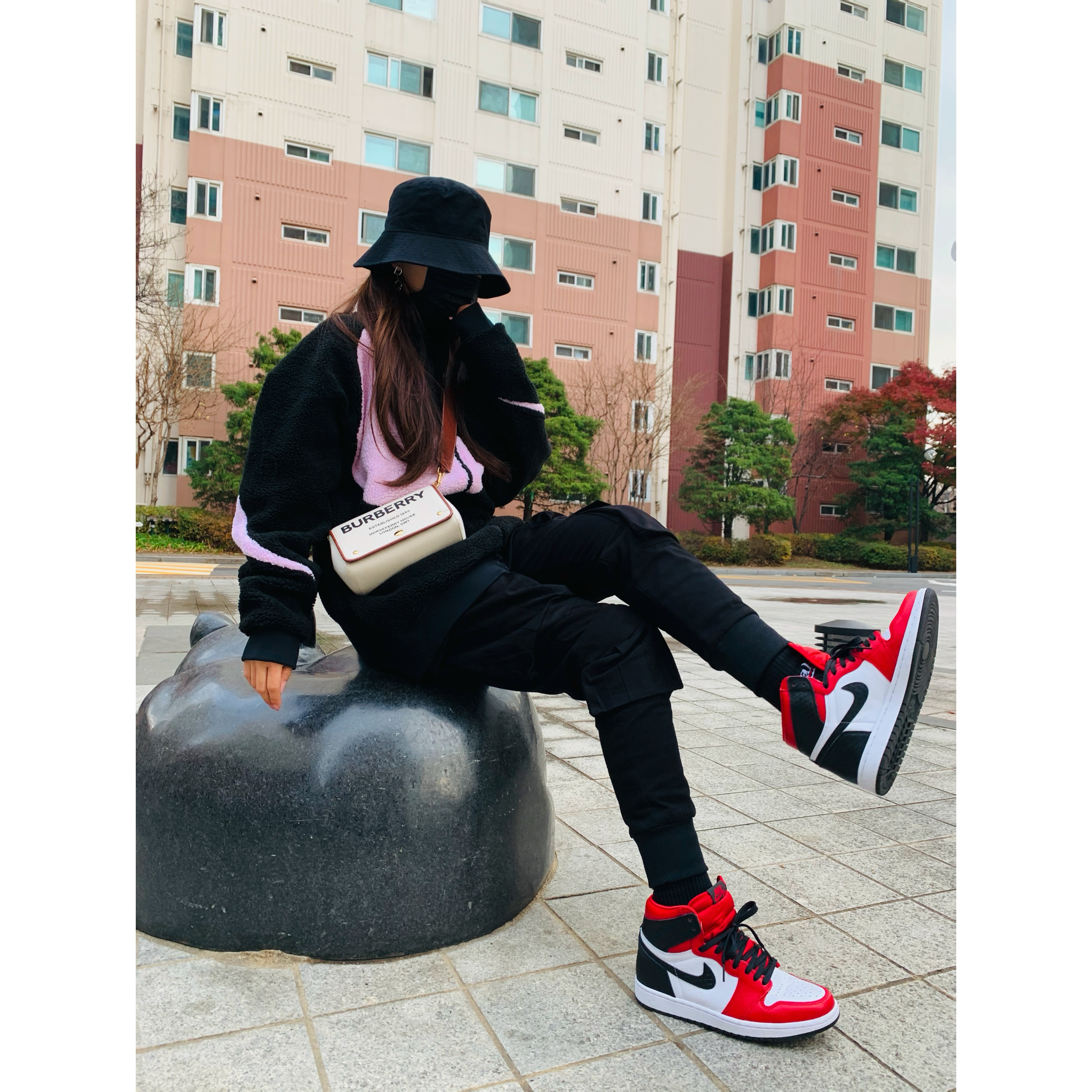 (W) Jordan 1 Retro High Satin Red 착용 스타일