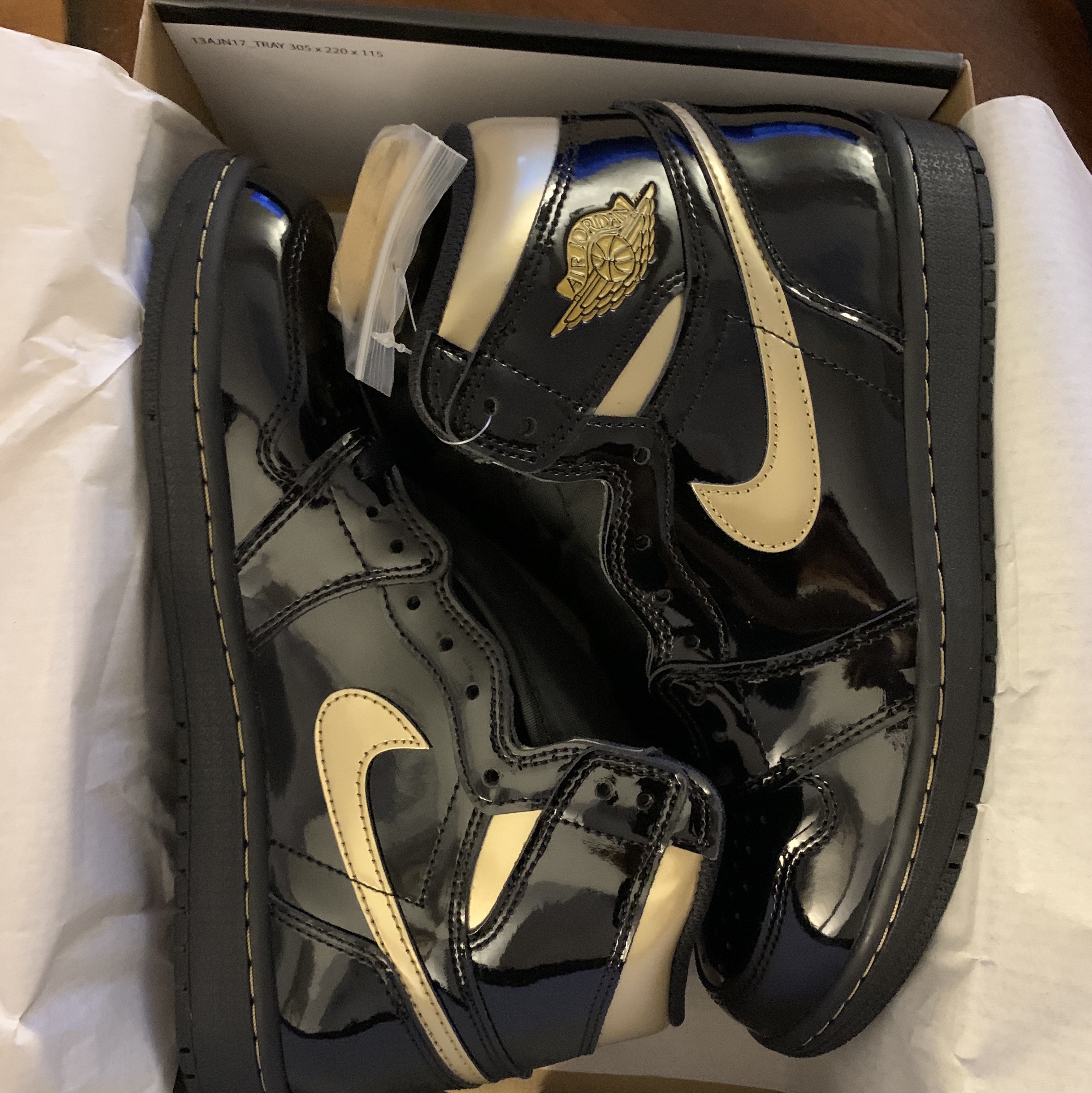 Jordan 1 Retro High OG Metallic Gold 착용 스타일