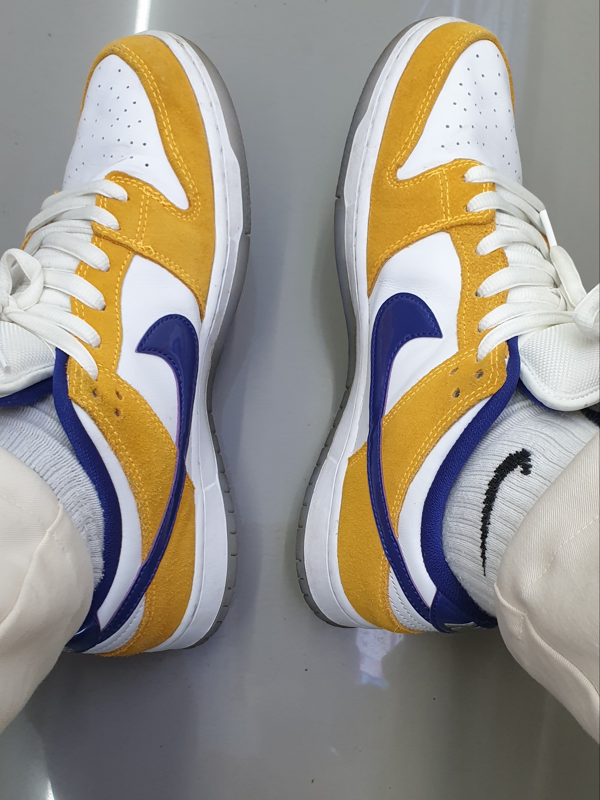 Nike SB Dunk Low Laser Orange 착용 스타일 - 2