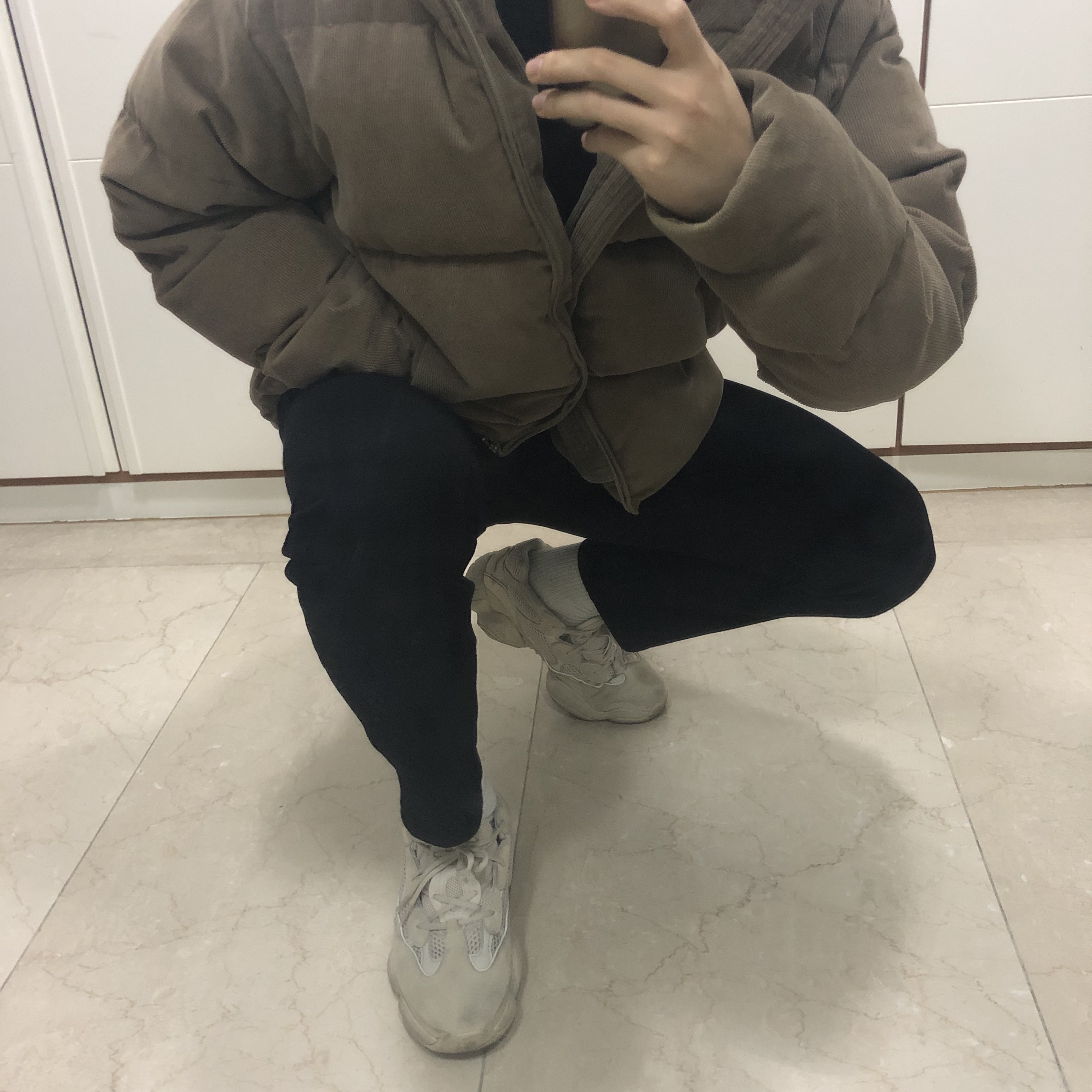 Adidas Yeezy 500 Blush 2018 착용 스타일 - 2
