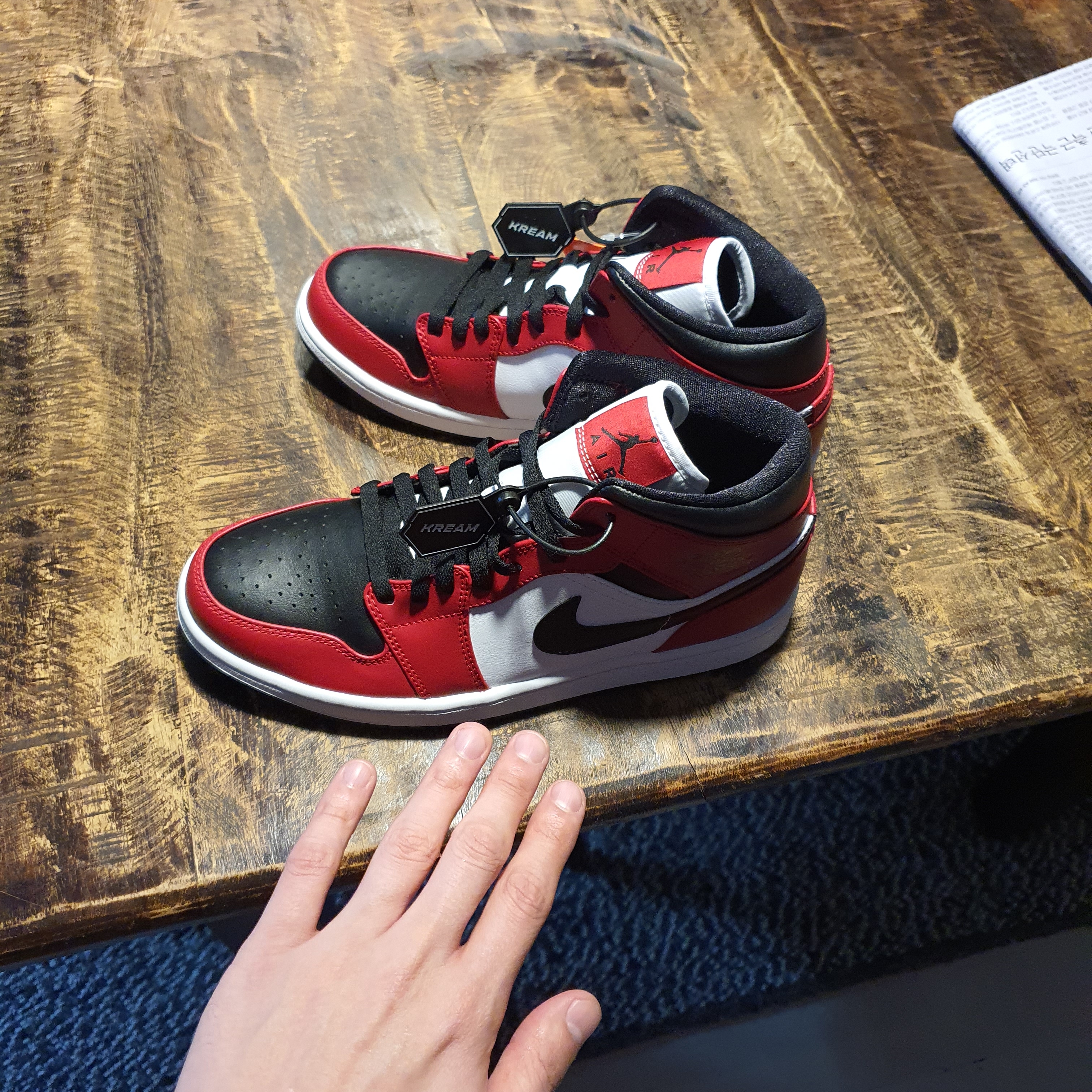 Jordan 1 Mid Chicago Black Toe 착용 스타일