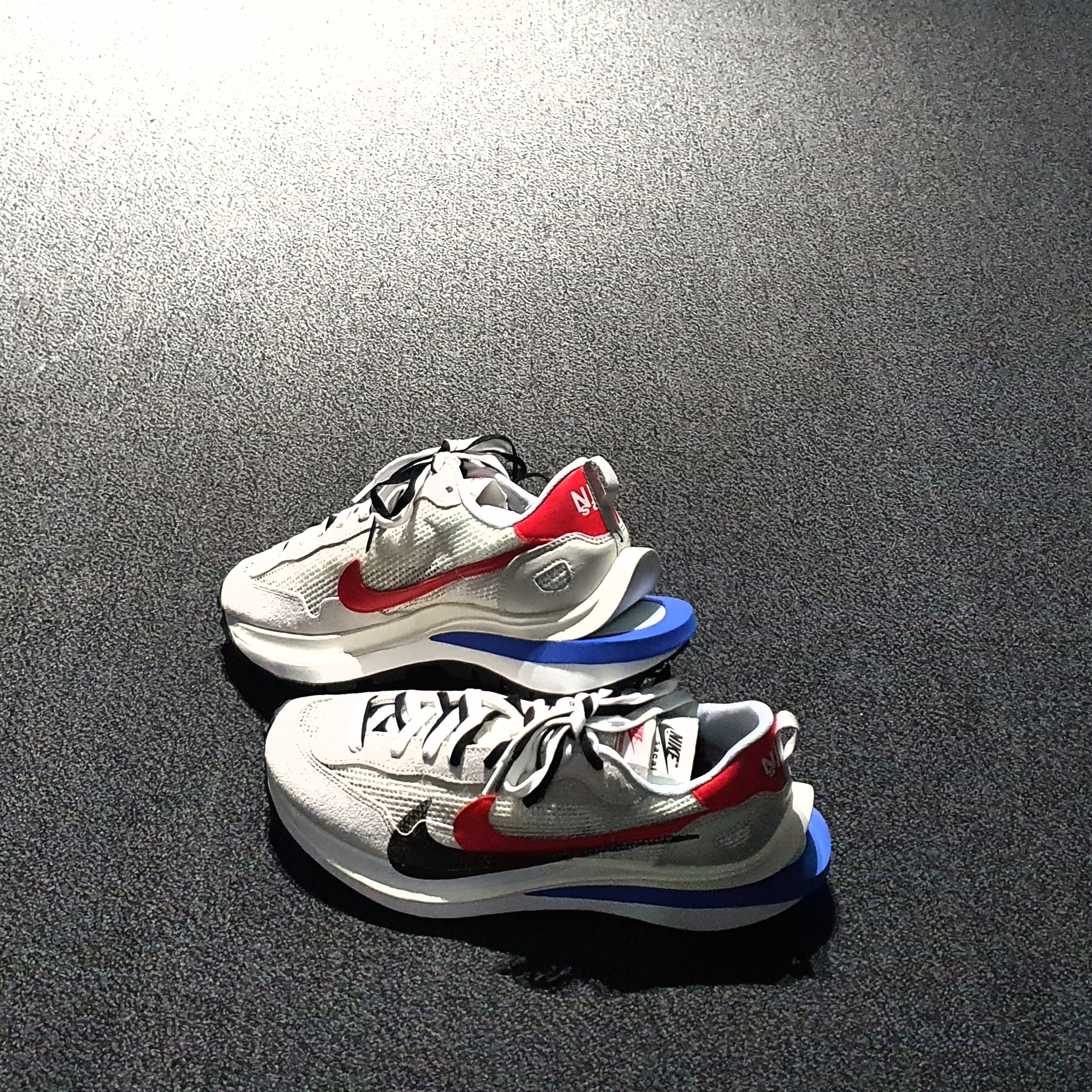 Nike x Sacai VaporWaffle Royal Fuchsia 착용 스타일