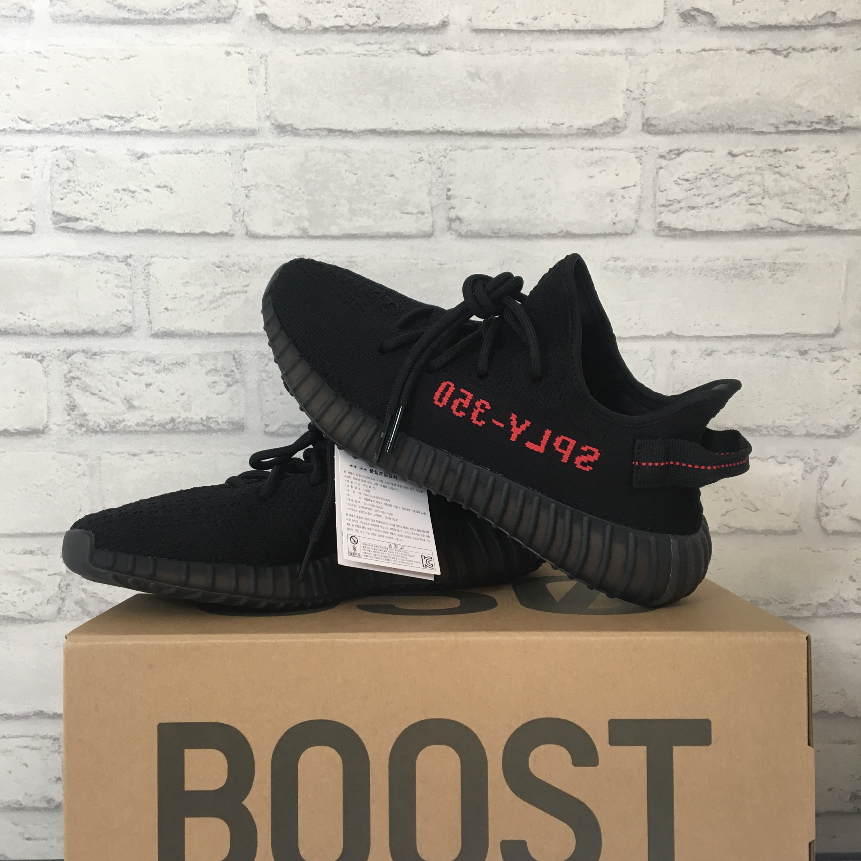 Adidas Yeezy Boost 350 V2 Black Red 2017 착용 스타일