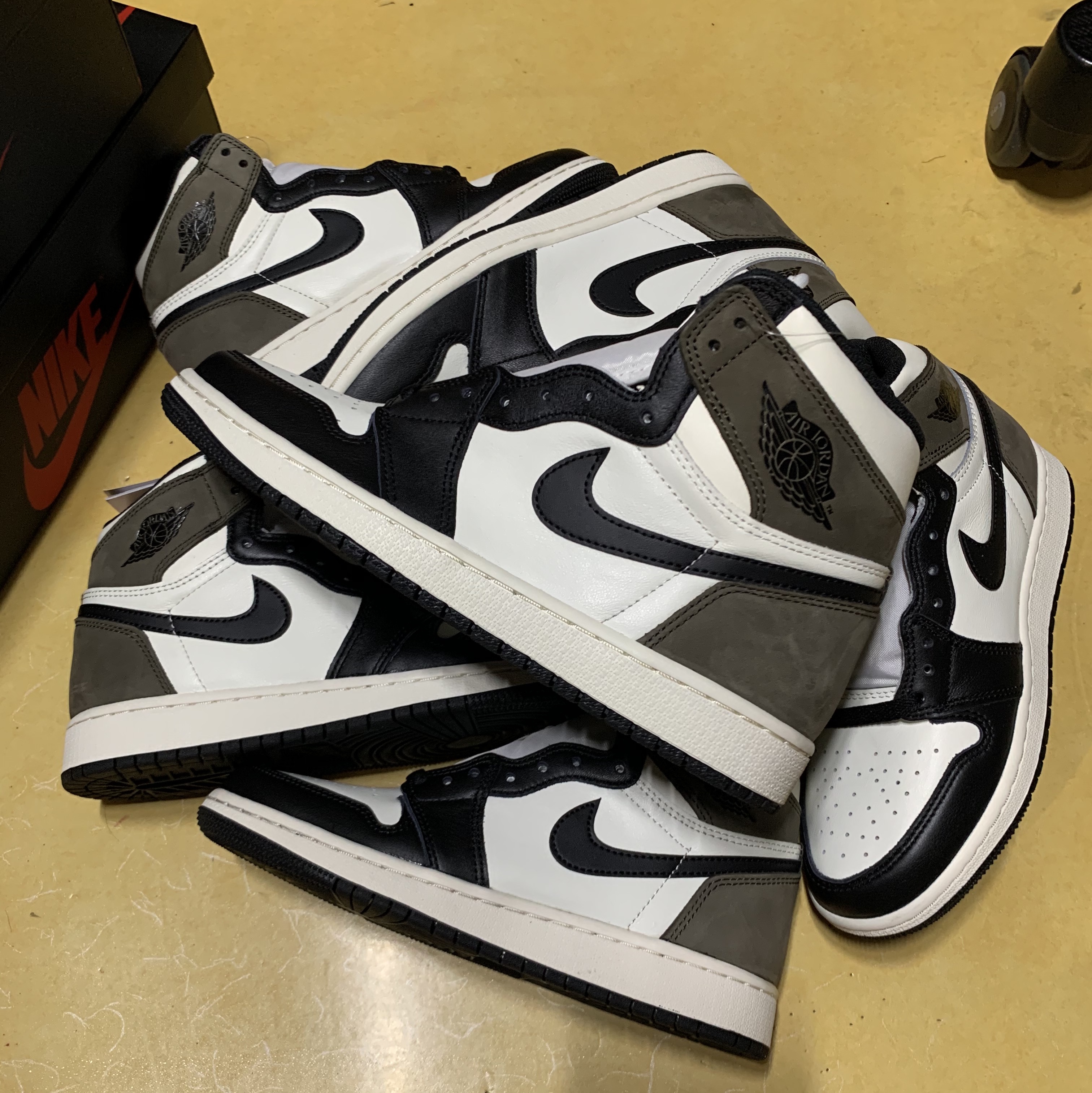 Jordan 1 Retro High OG Black Mocha 착용 스타일