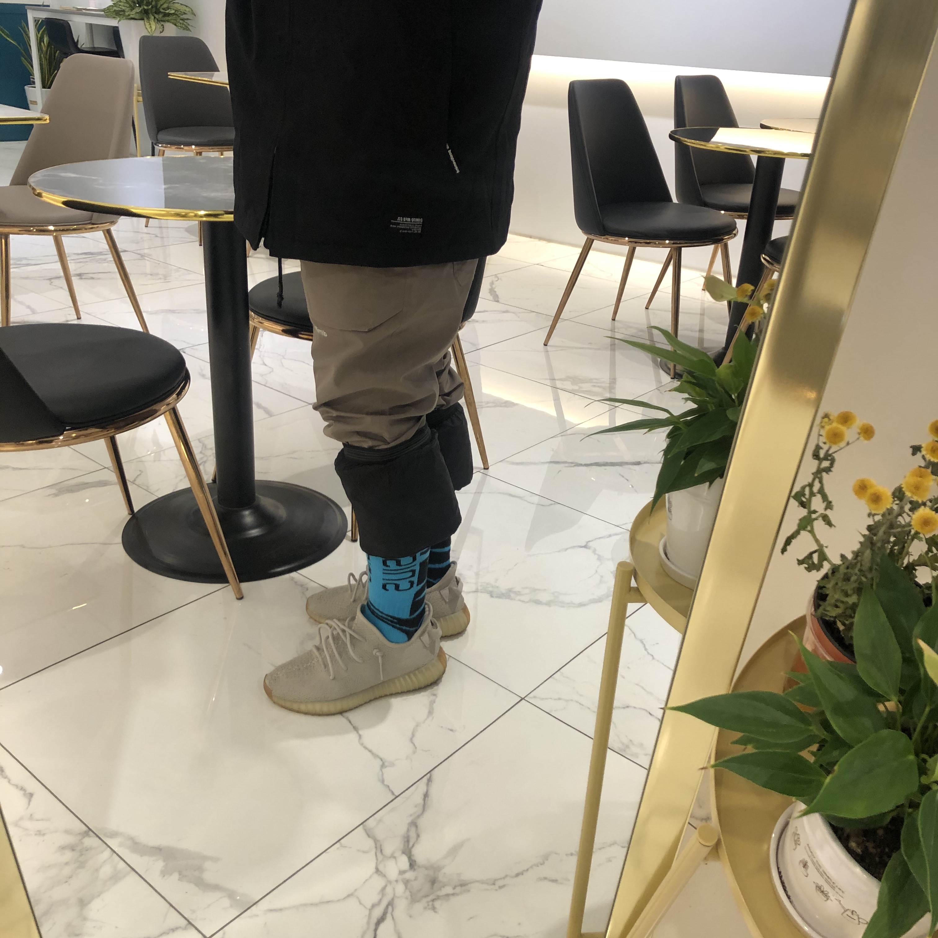 Adidas Yeezy Boost 350 V2 Sesame 2018 착용 스타일 - 2