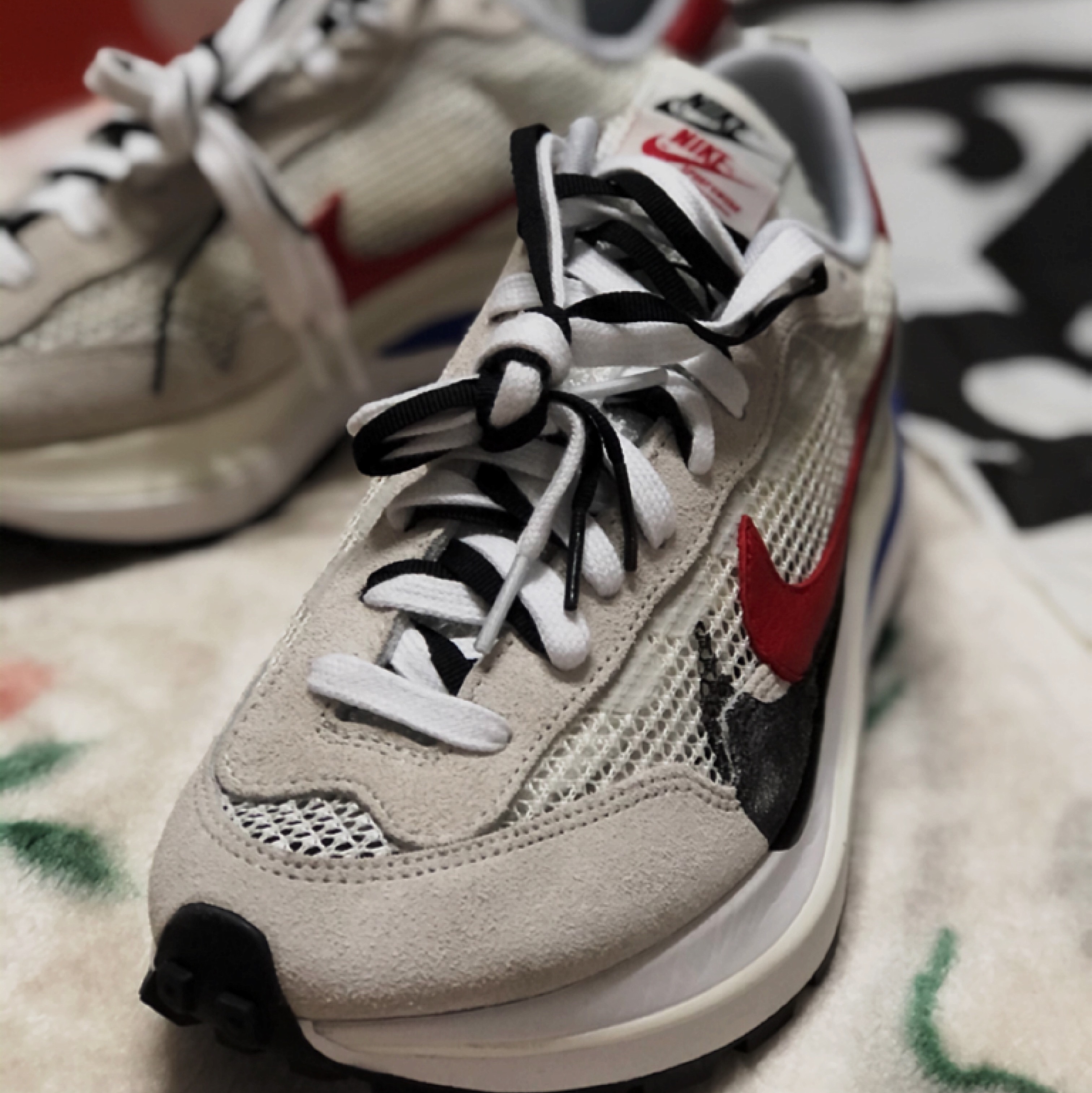 Nike x Sacai VaporWaffle Royal Fuchsia 착용 스타일 - 1