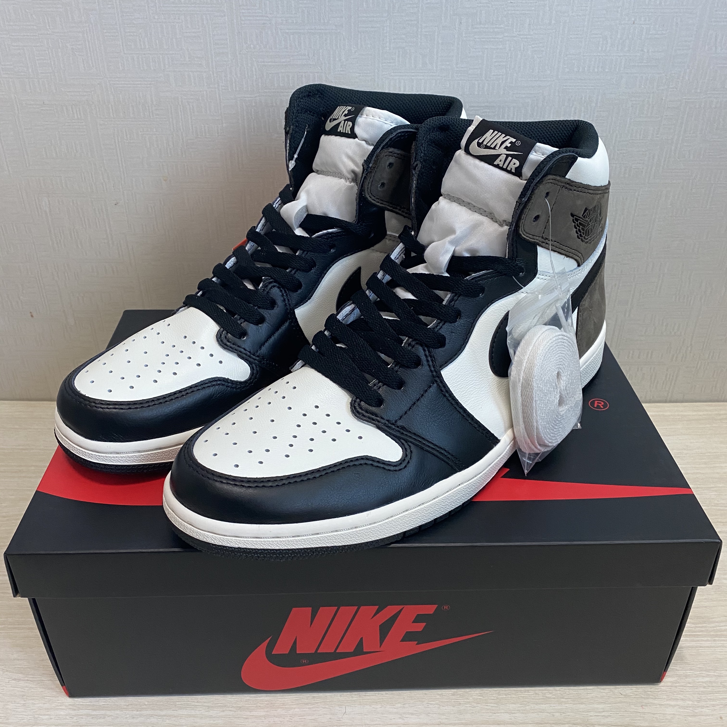 Jordan 1 Retro High OG Black Mocha 착용 스타일