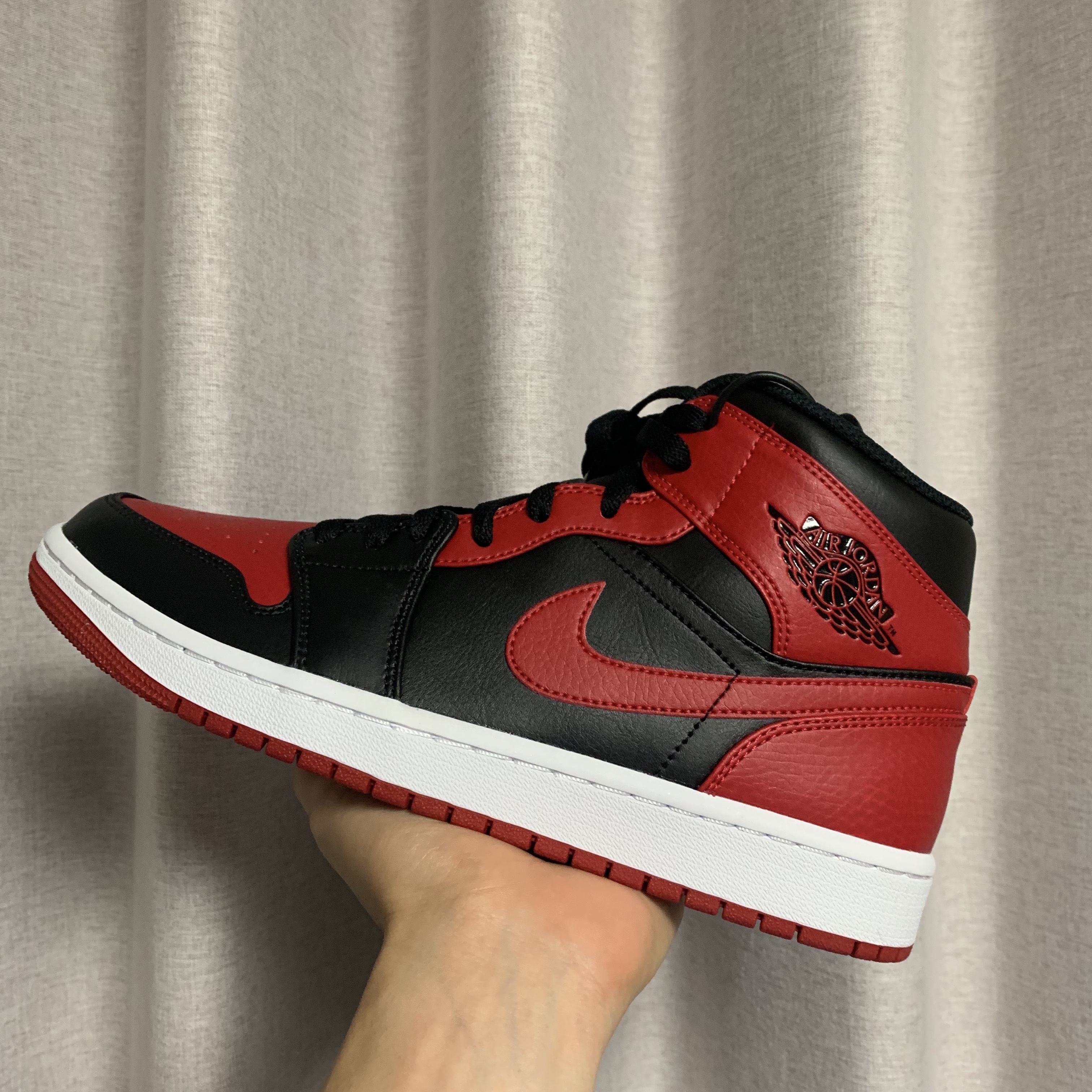 Jordan 1 Mid Bred Banned 2020 착용 스타일