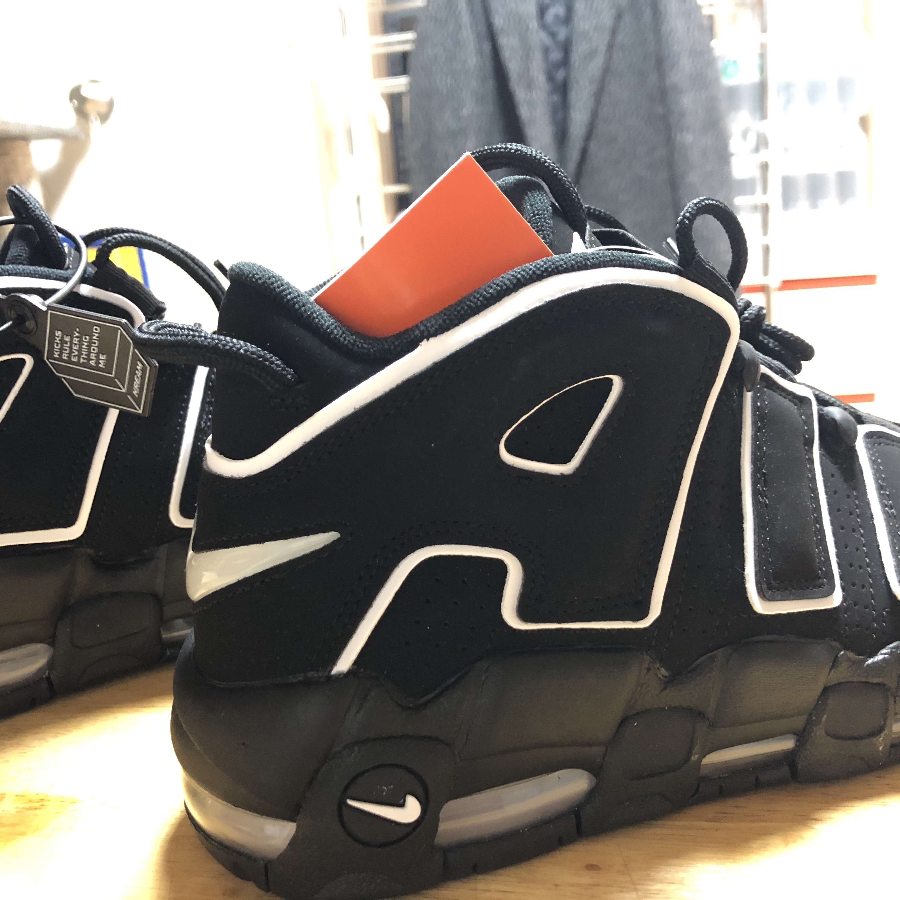Nike Air More Uptempo Black White 2020 착용 스타일 - 1