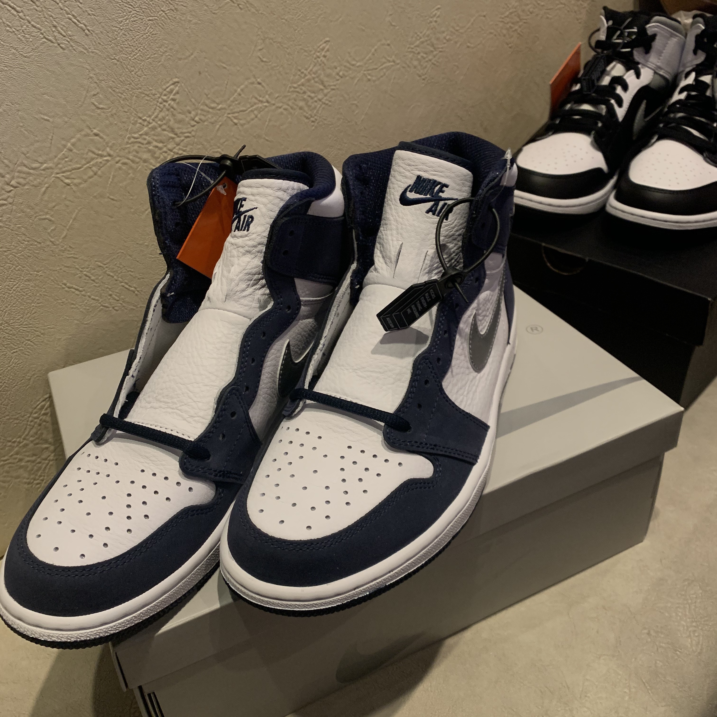 Jordan 1 Retro High OG CO.JP Midnight Navy, Jordan 1 Mid White Shadow 착용 스타일