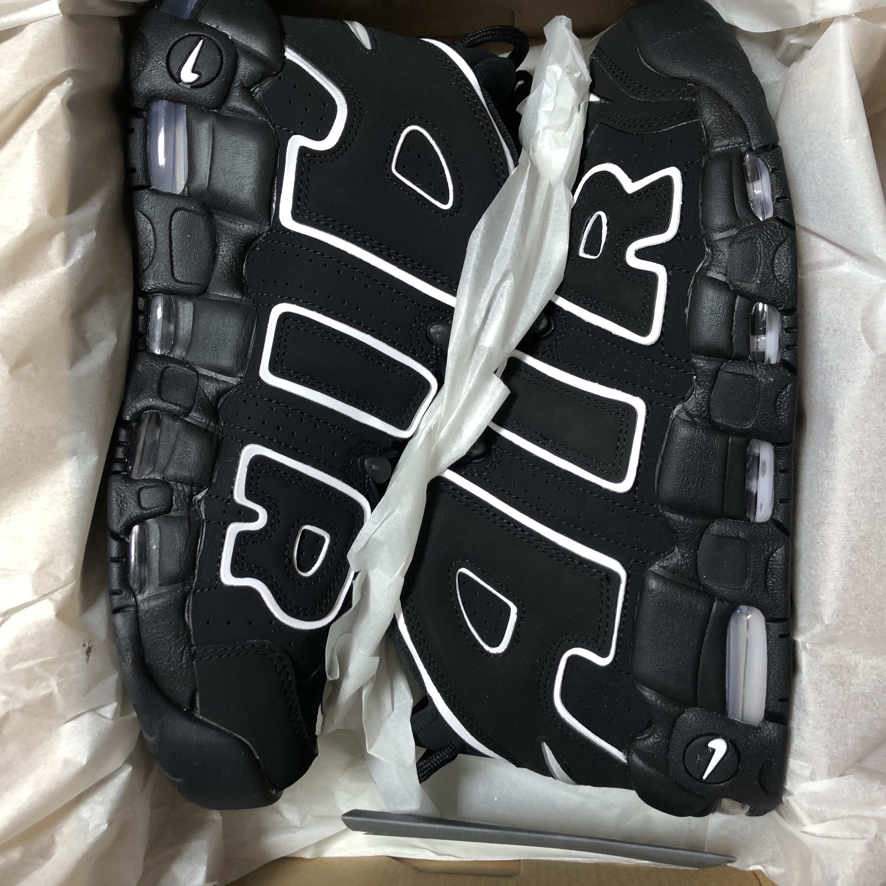 Nike Air More Uptempo Black White 2020 착용 스타일 - 2
