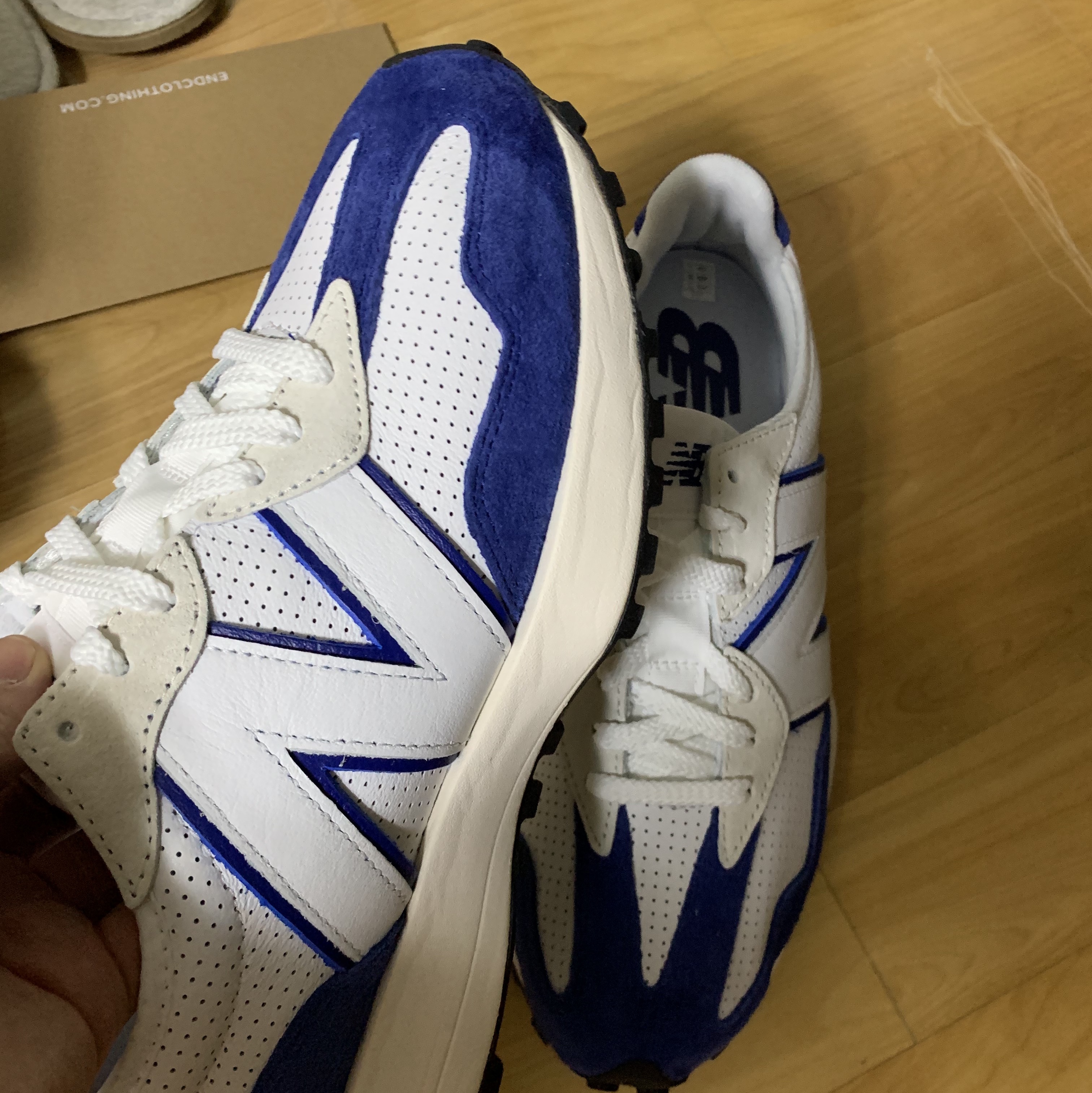 New Balance 327 Primary Pack Blue 착용 스타일