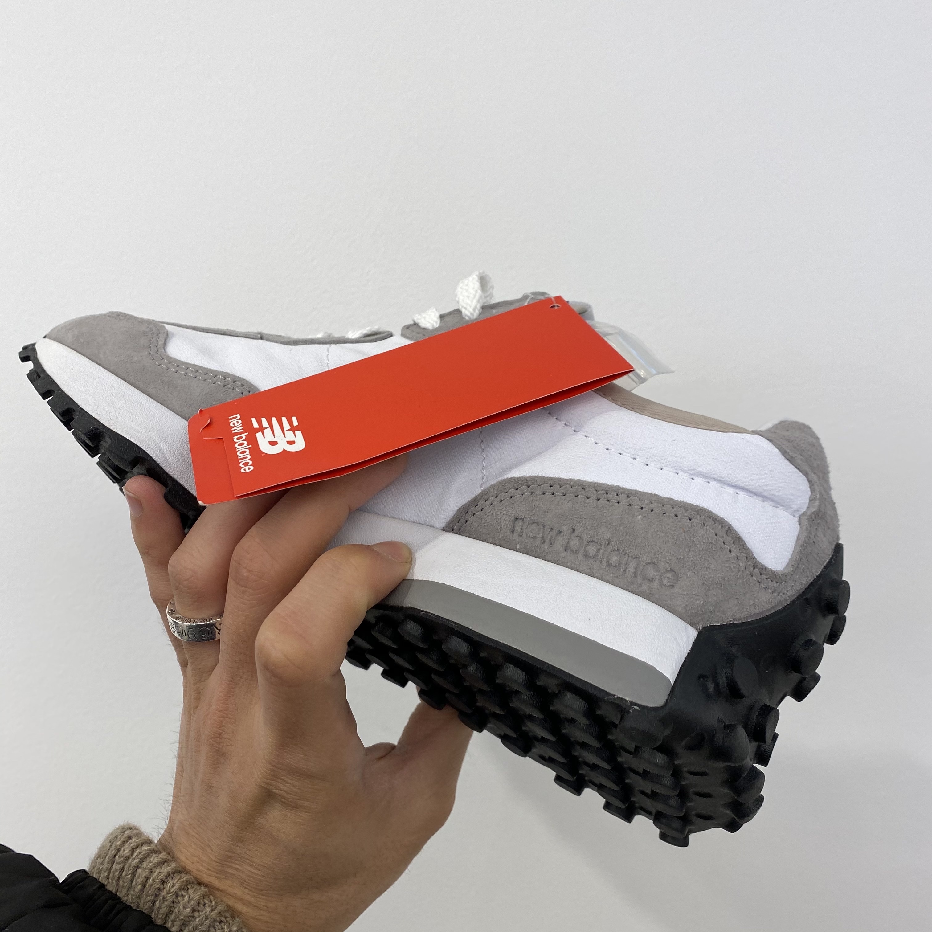 New Balance x Levi's 327 Grey (Levi's Tag) 착용 스타일 - 3