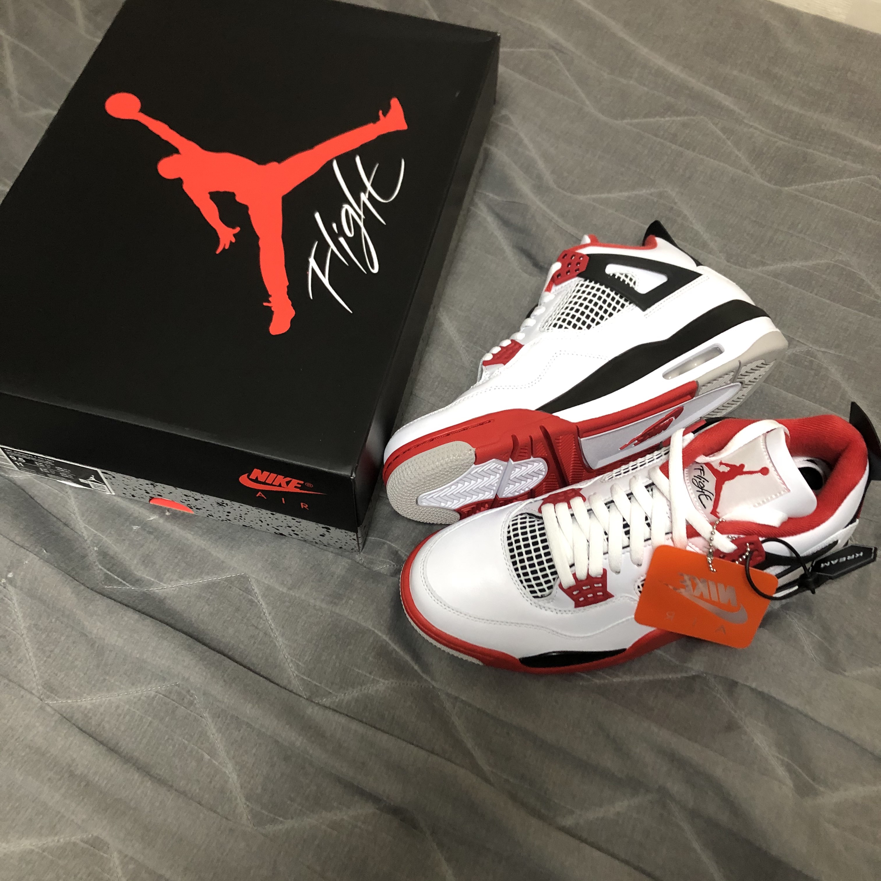 Jordan 4 Retro OG Fire Red 2020 착용 스타일 - 1