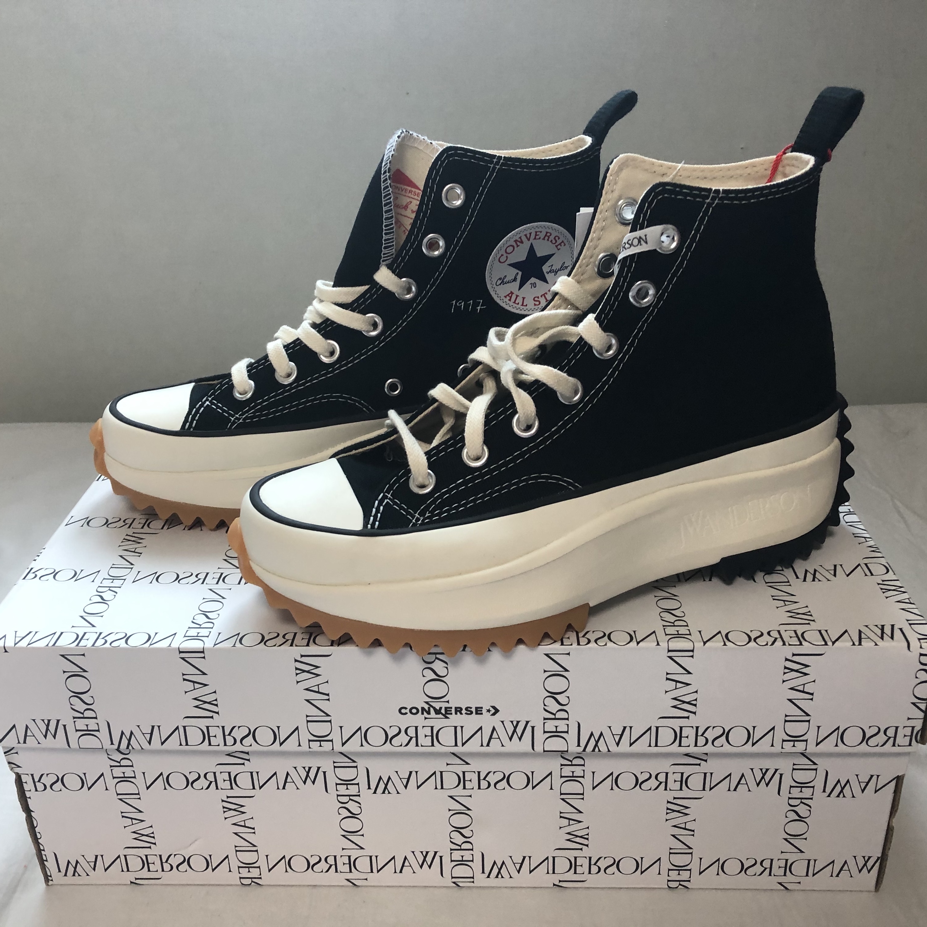 Converse x JW Anderson Run Star Hike Hi Black 착용 스타일 - 2