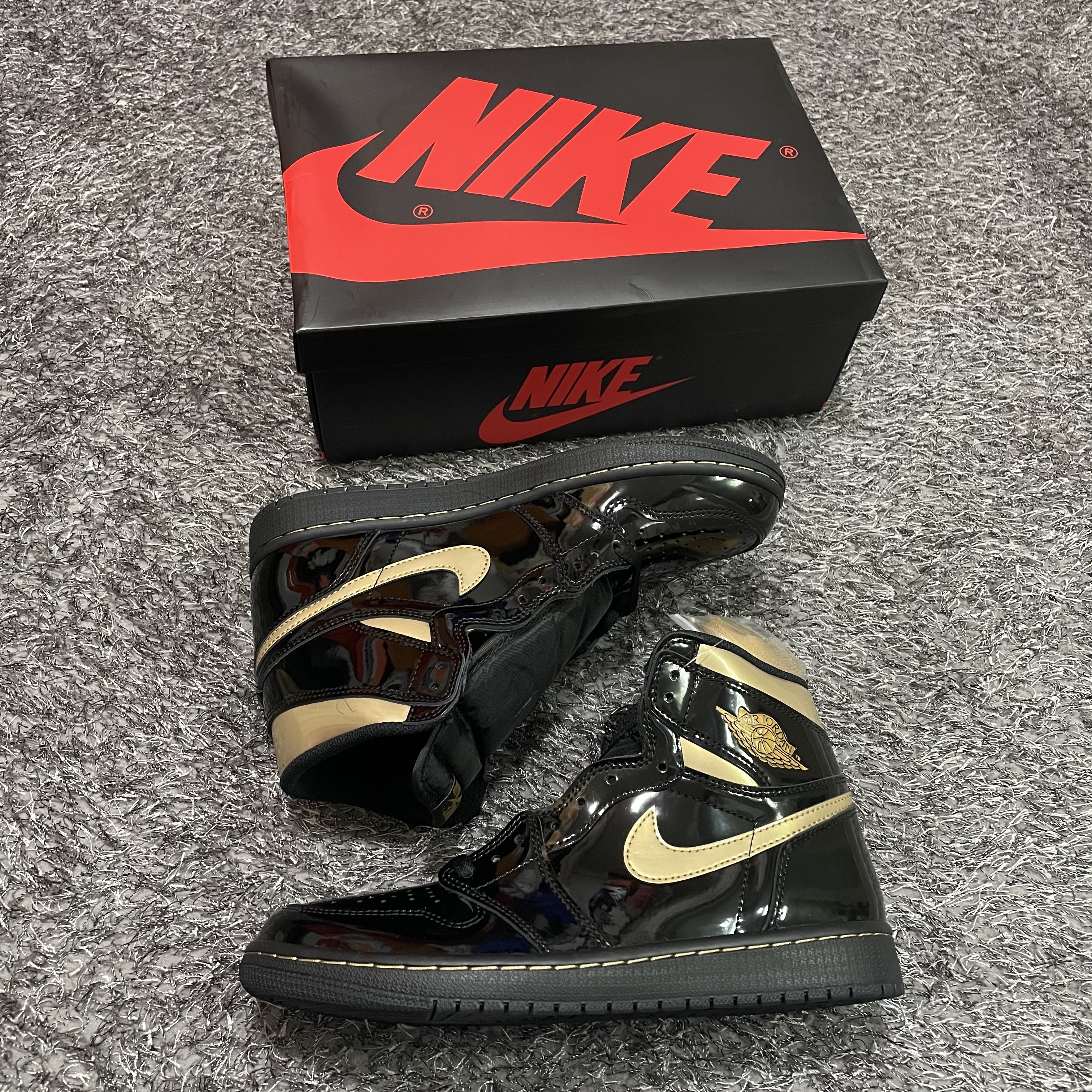 Jordan 1 Retro High OG Metallic Gold 착용 스타일