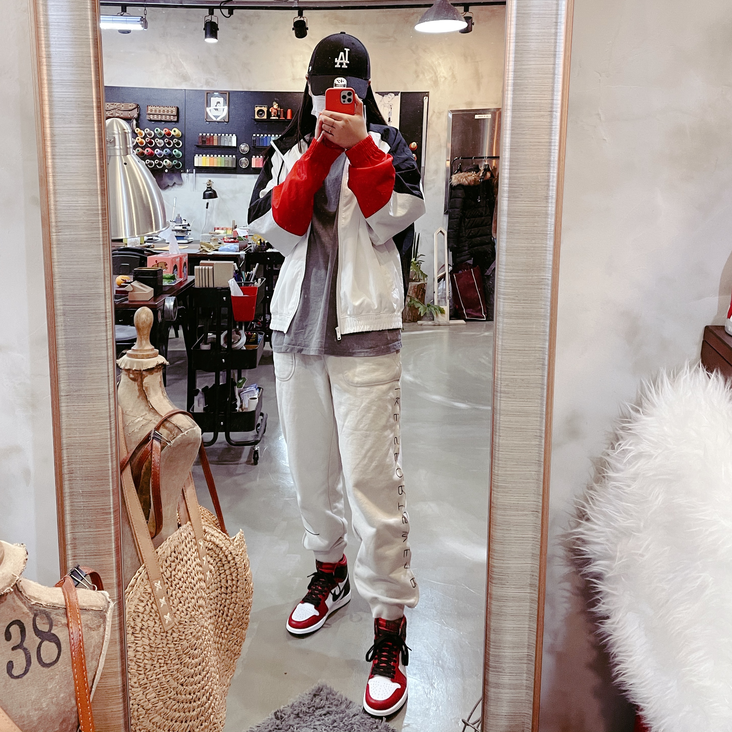 (W) Jordan 1 Retro High Satin Red 착용 스타일