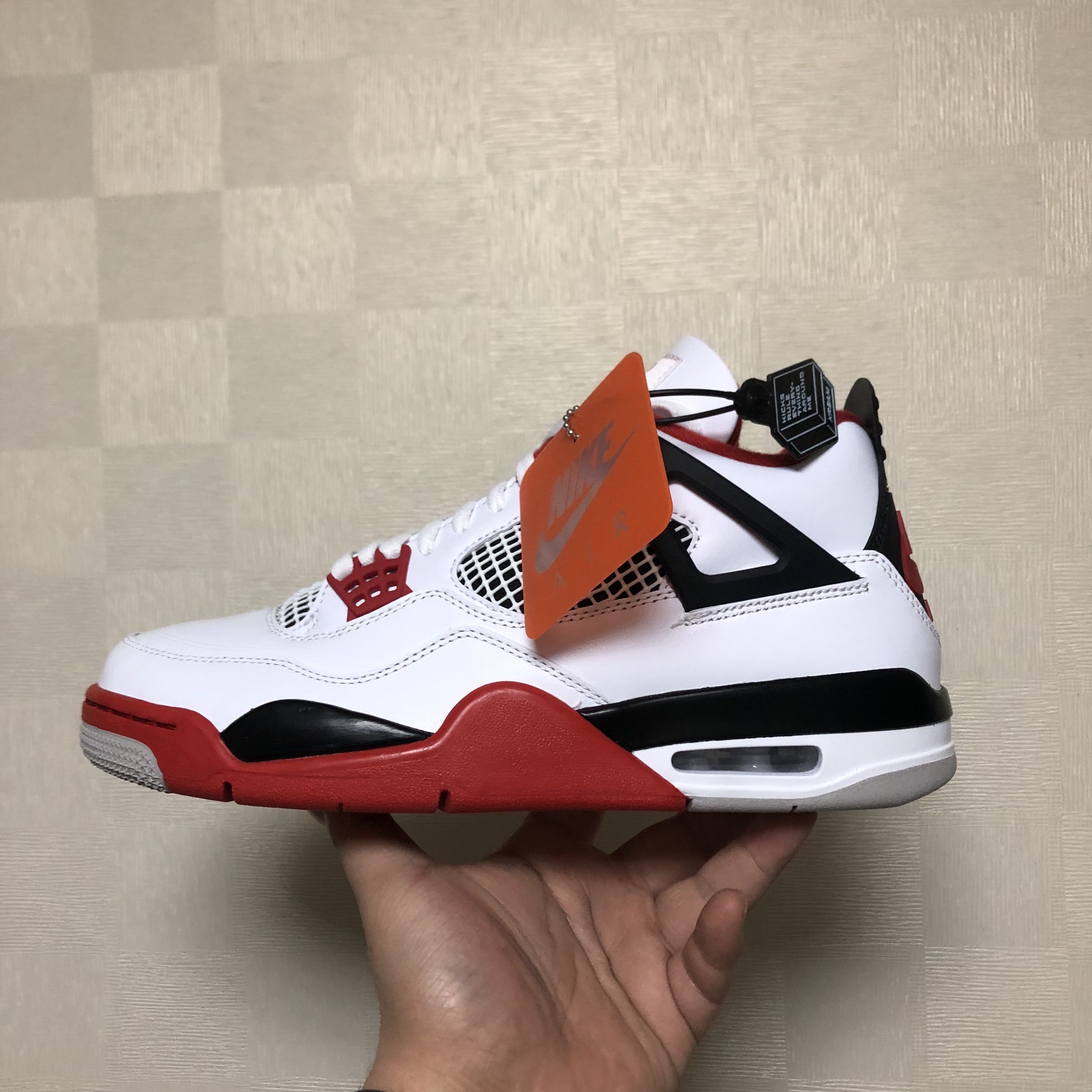Jordan 4 Retro OG Fire Red 2020 착용 스타일 - 2